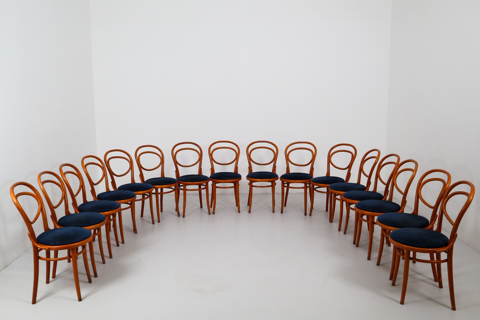 16 x Bentwood chairs By TON CZ 1960s Mid-20th century