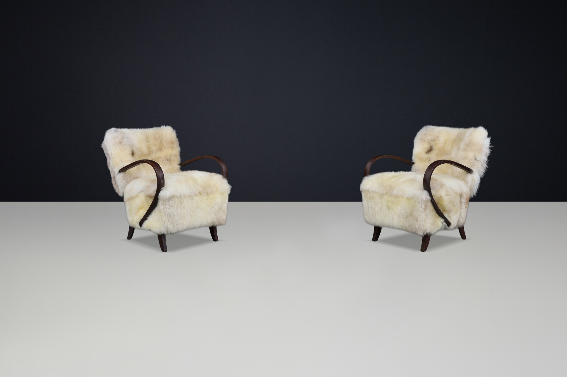 1930s Jindřich Halabala Bentwood Lounge Chairs in Sheepskin, Thonet Early-20th century