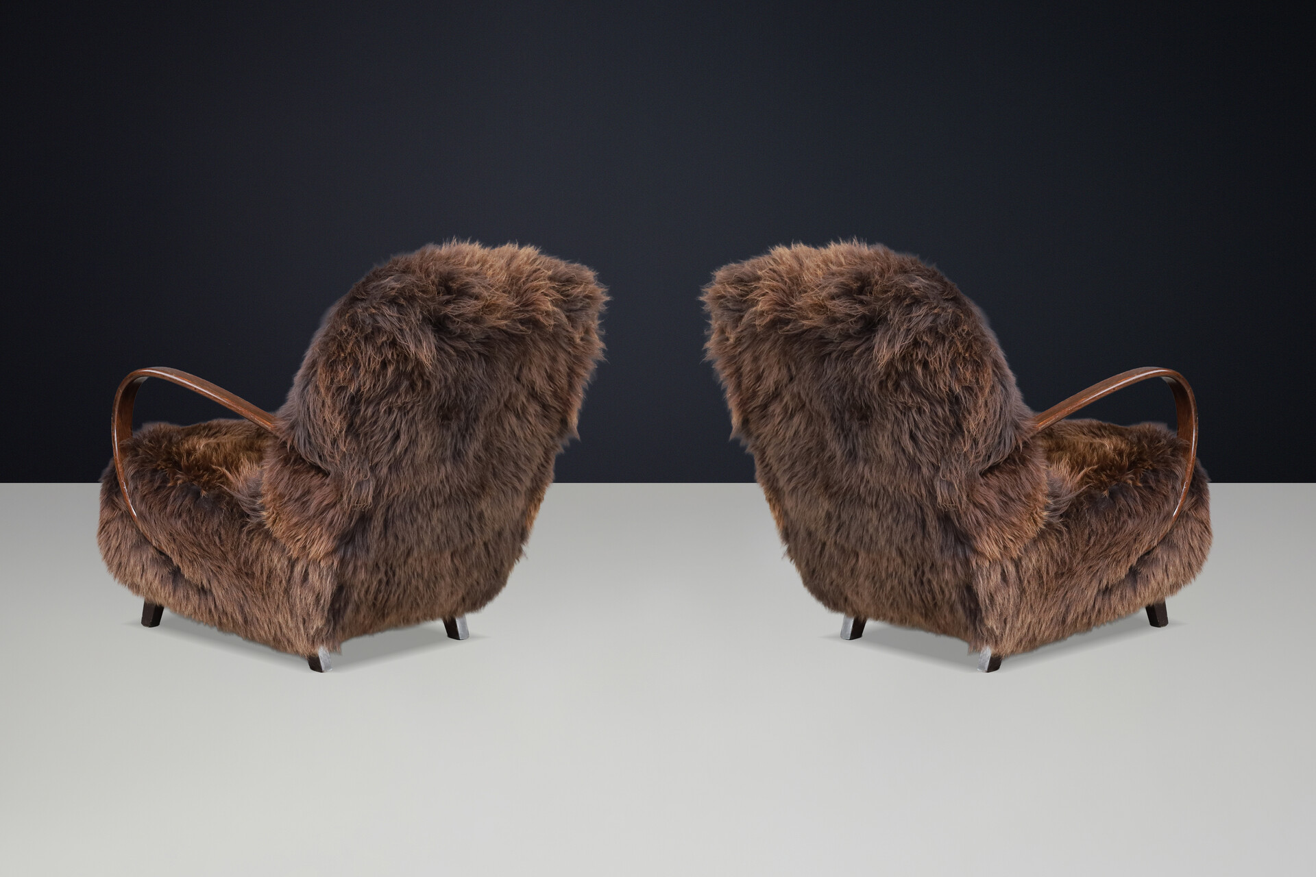 1940s Jindřich Halabala Lounge Chair in Dutch Sheepskin, Sculptural Bentwood Mid-20th century