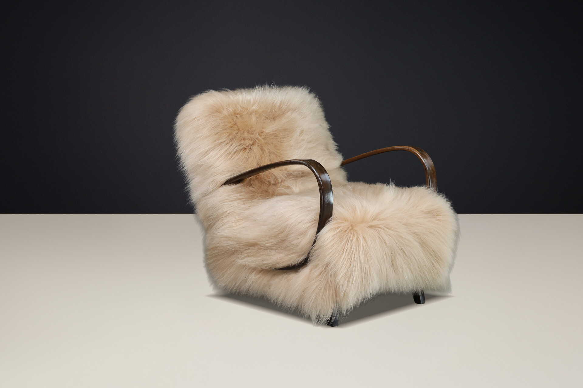 1940s Jindřich Halabala Lounge Chair in Icelandic Sheepskin, Bentwood, CZ Mid-20th century
