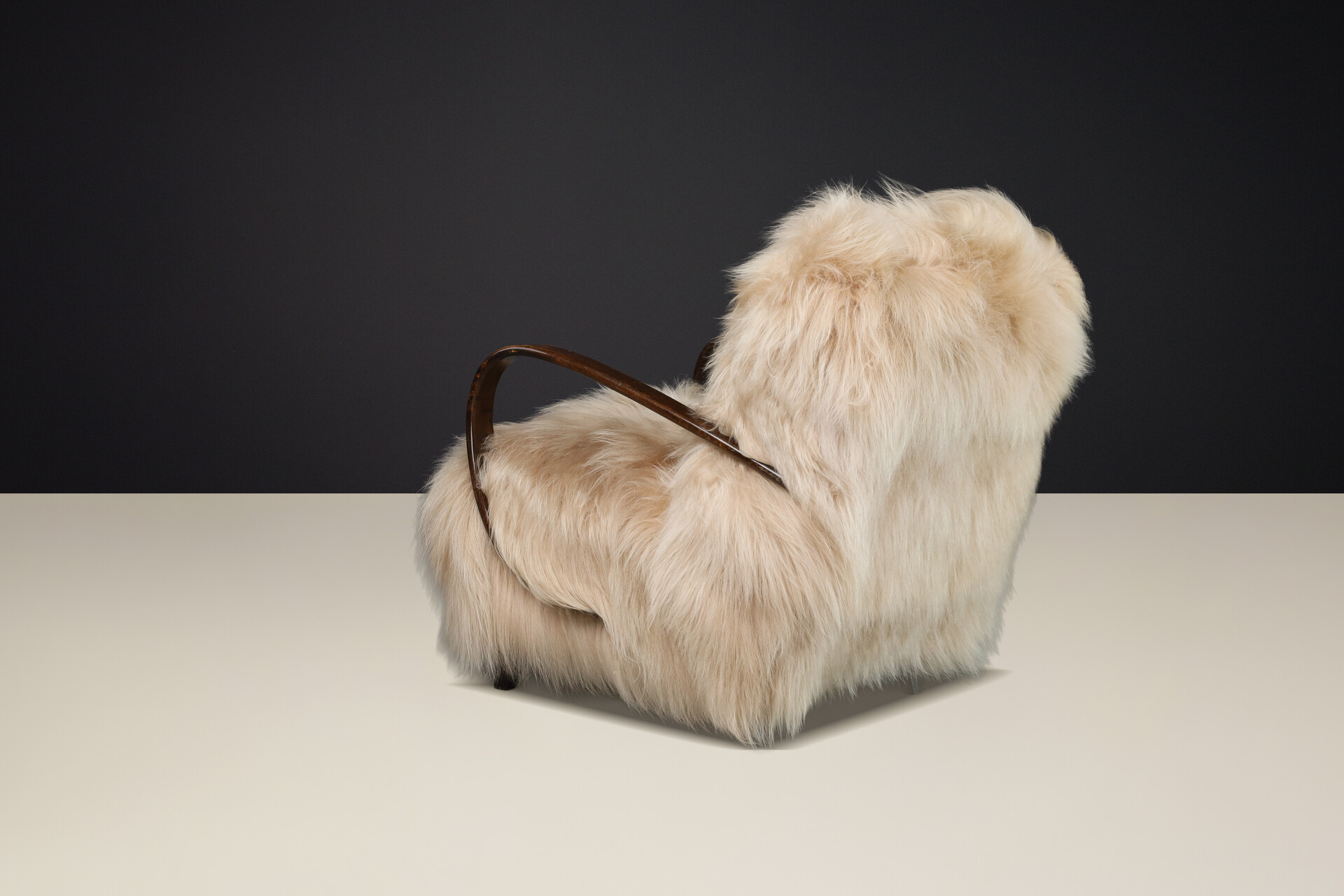 1940s Jindřich Halabala Lounge Chair in Icelandic Sheepskin, Bentwood, CZ Mid-20th century