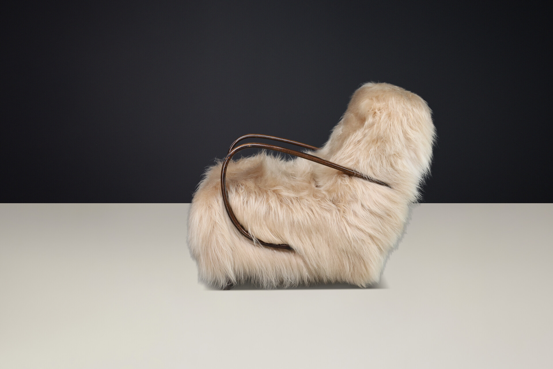 1940s Jindřich Halabala Lounge Chair in Icelandic Sheepskin, Bentwood, CZ Mid-20th century