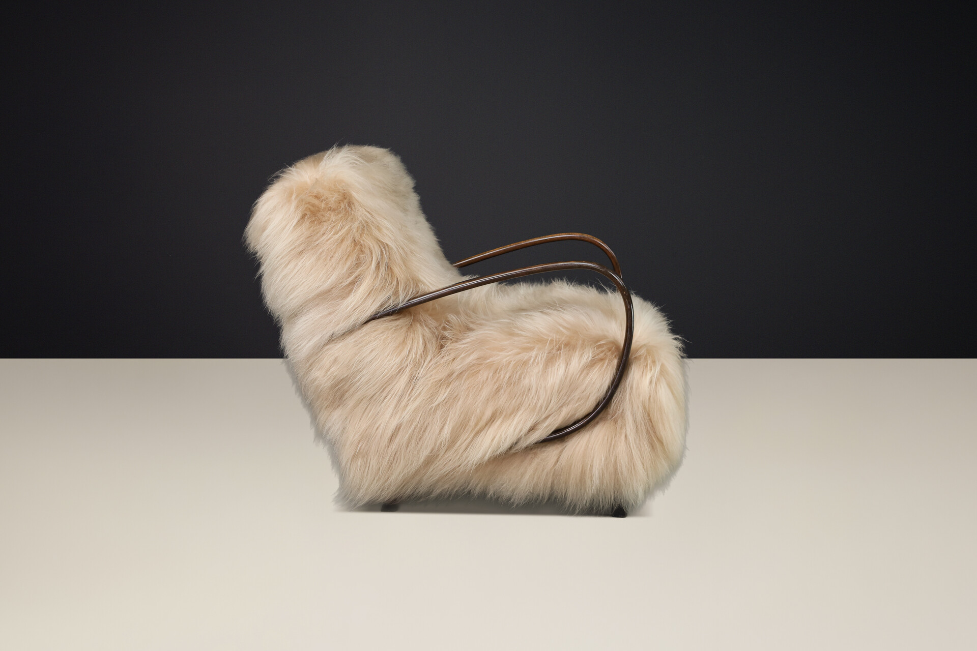 1940s Jindřich Halabala Lounge Chair in Icelandic Sheepskin, Bentwood, CZ Mid-20th century