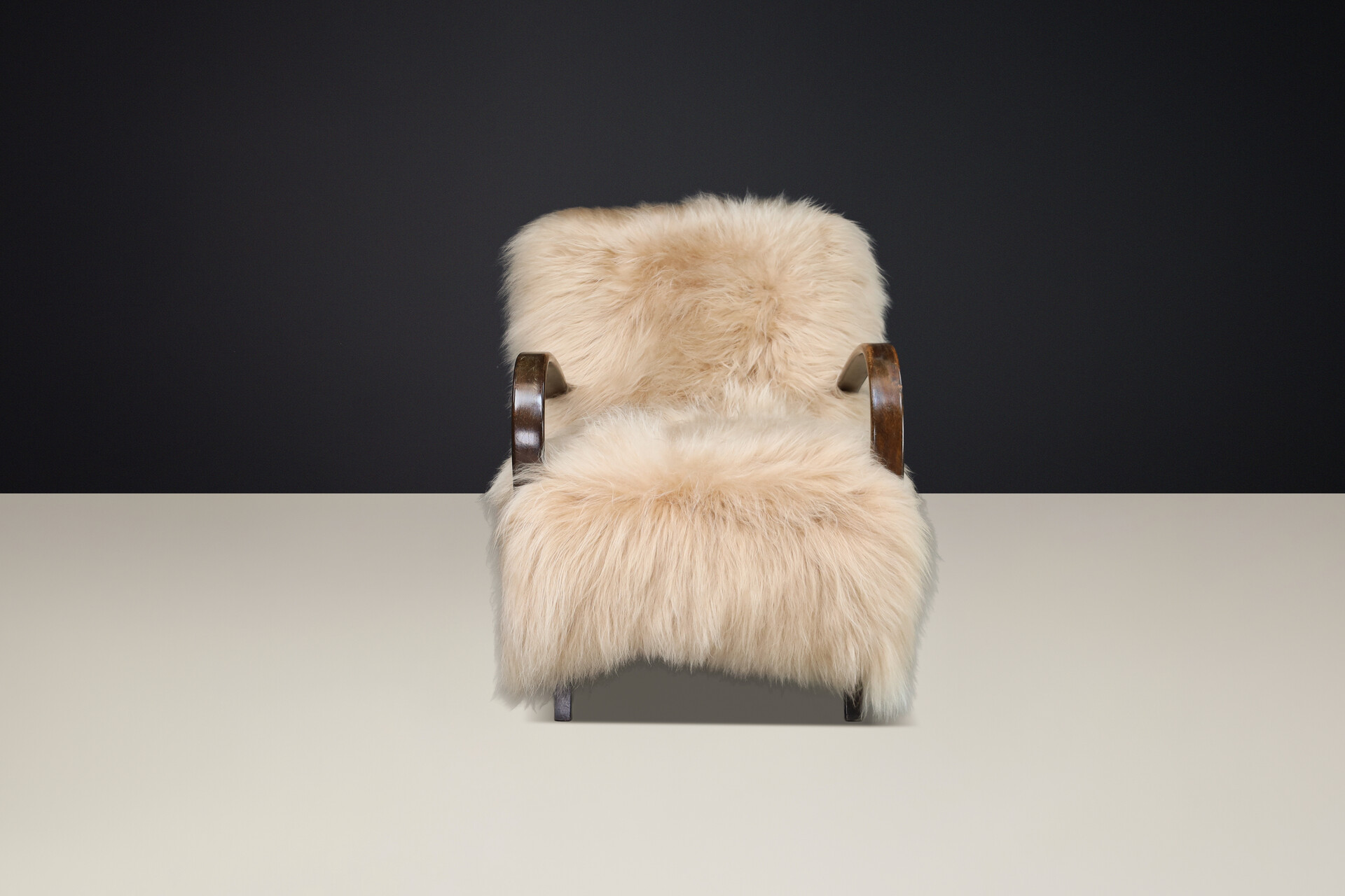 1940s Jindřich Halabala Lounge Chair in Icelandic Sheepskin, Bentwood, CZ Mid-20th century