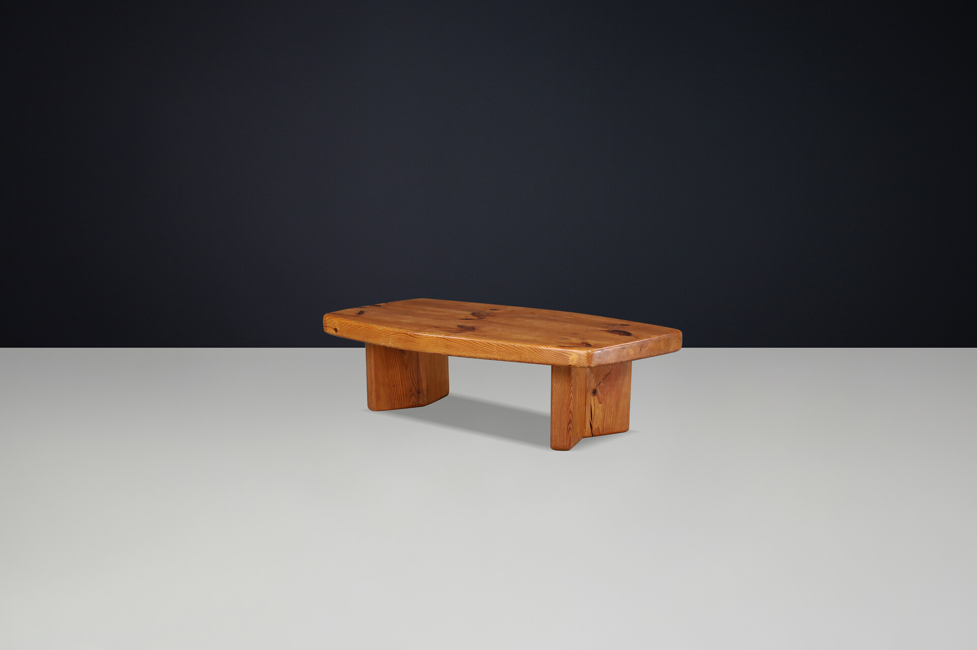 1960s Solid Pine Coffee Table in the Style of Pierre Chapo & Charlotte Perriand Mid-20th century