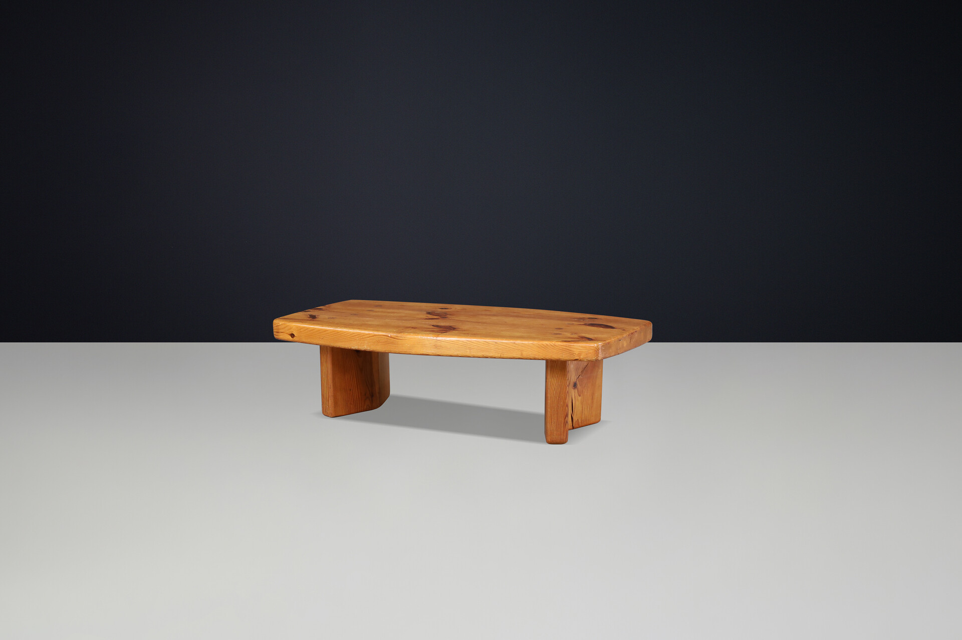1960s Solid Pine Coffee Table in the Style of Pierre Chapo & Charlotte Perriand Mid-20th century