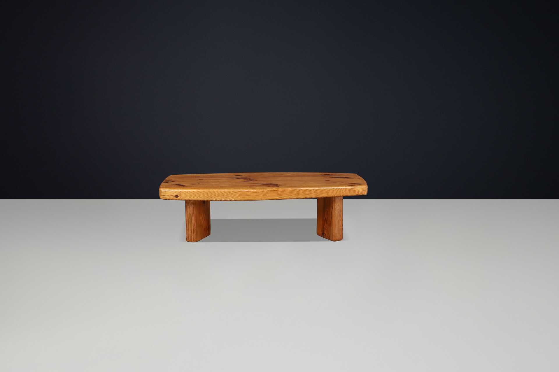 1960s Solid Pine Coffee Table in the Style of Pierre Chapo & Charlotte Perriand Mid-20th century