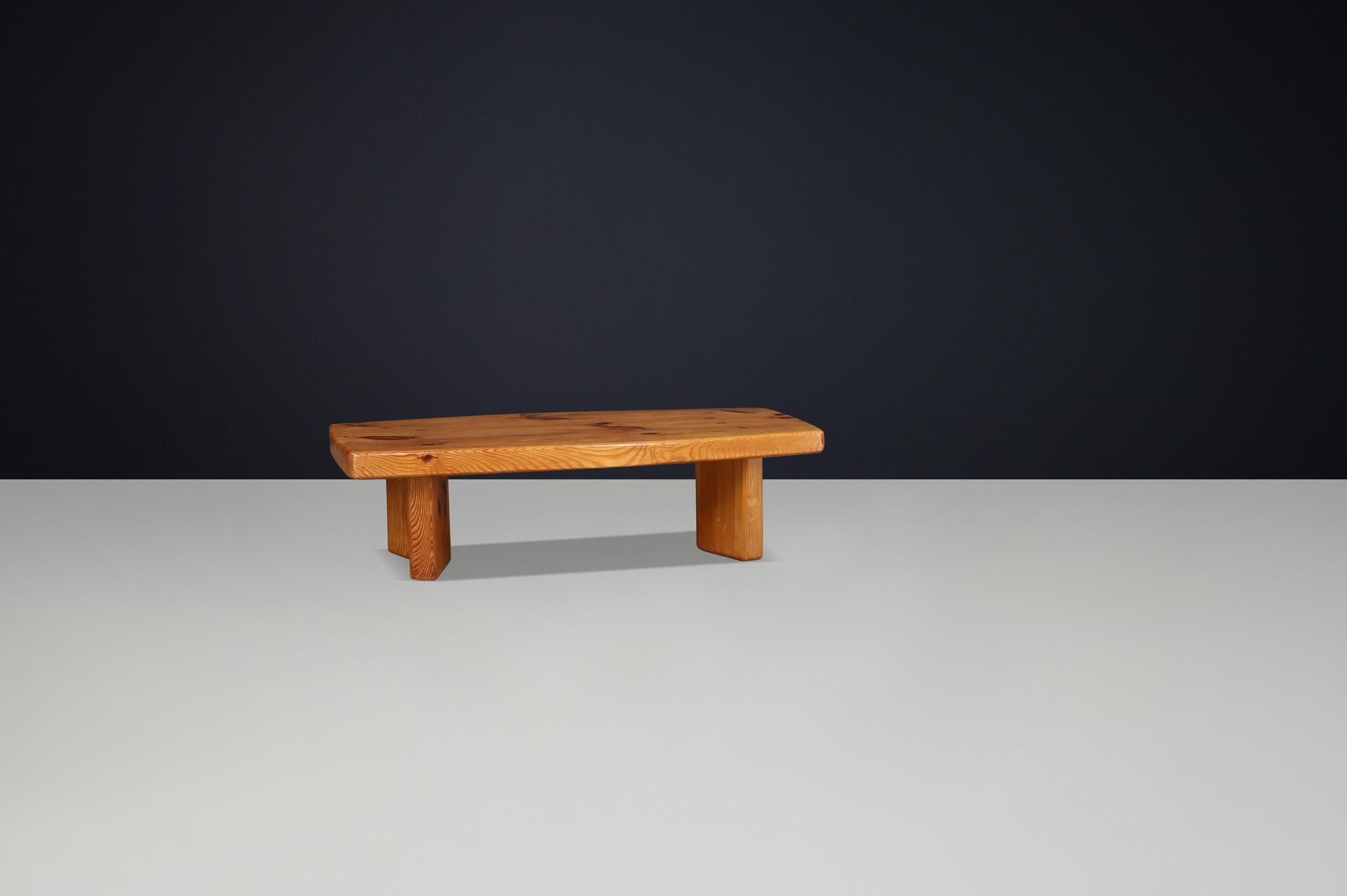 1960s Solid Pine Coffee Table in the Style of Pierre Chapo & Charlotte Perriand Mid-20th century