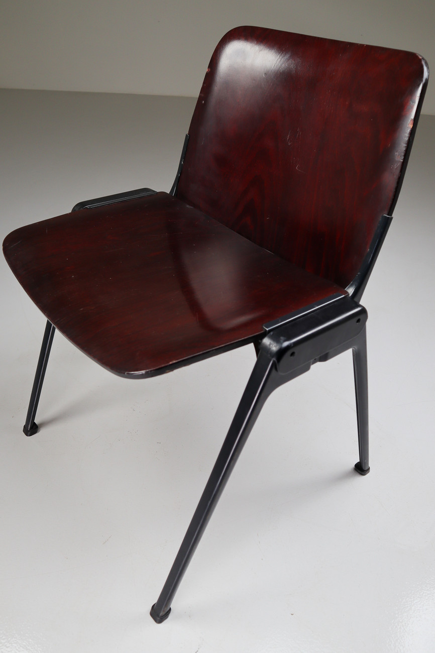 200 Velco Legnano Milano Stockable Chairs, Italy 1970s 