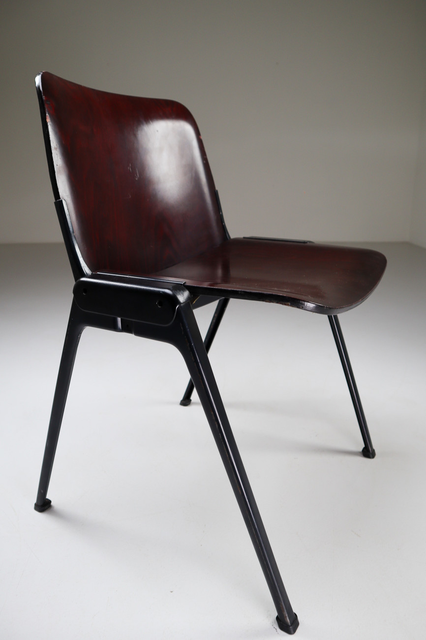 200 Velco Legnano Milano Stockable Chairs, Italy 1970s 