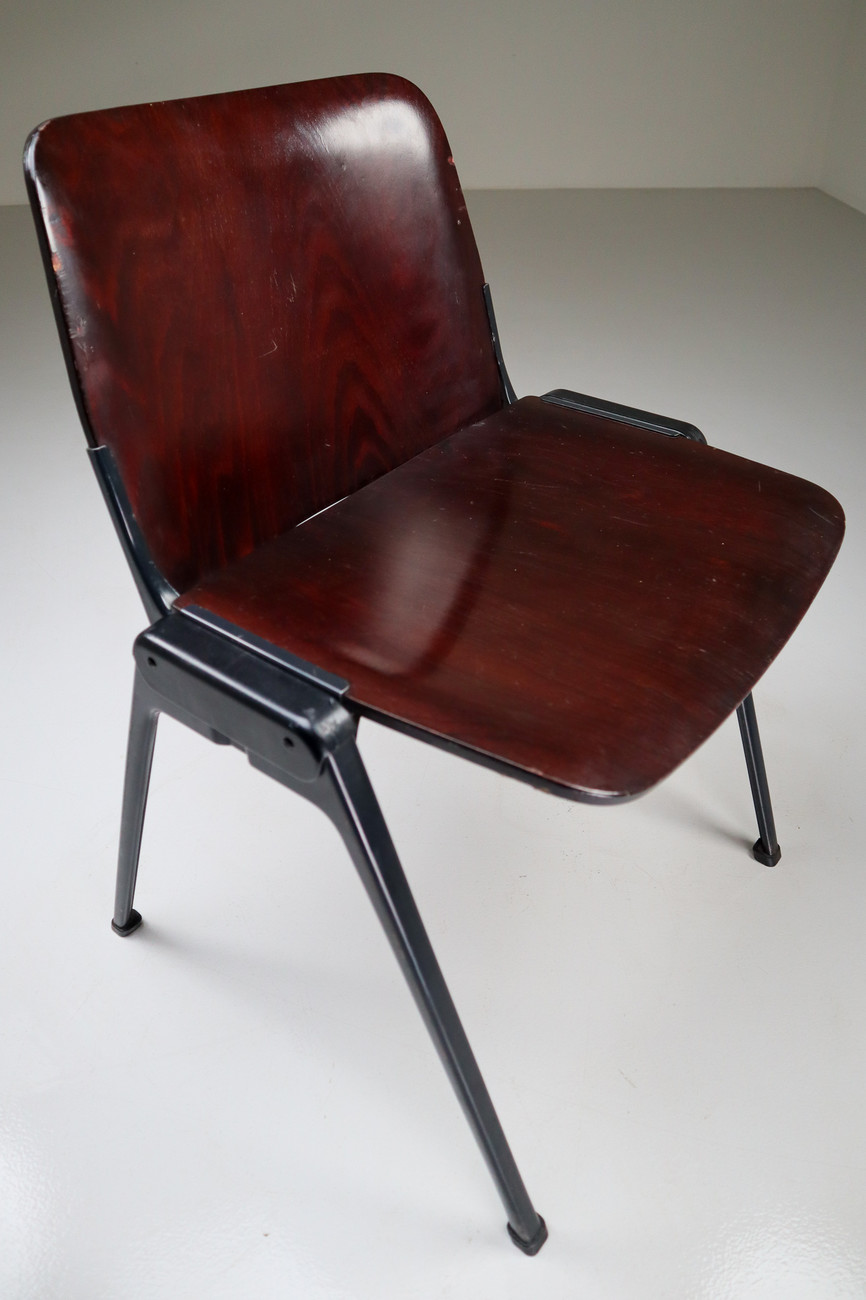 200 Velco Legnano Milano Stockable Chairs, Italy 1970s 