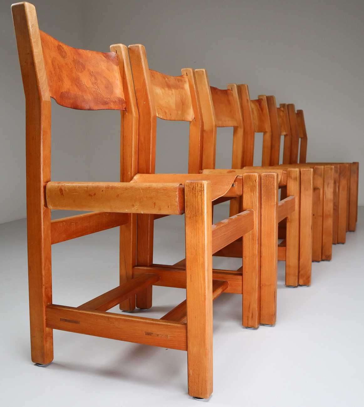 6x French Cognac Leather Chairs in Elm, 1960s Mid-20th century
