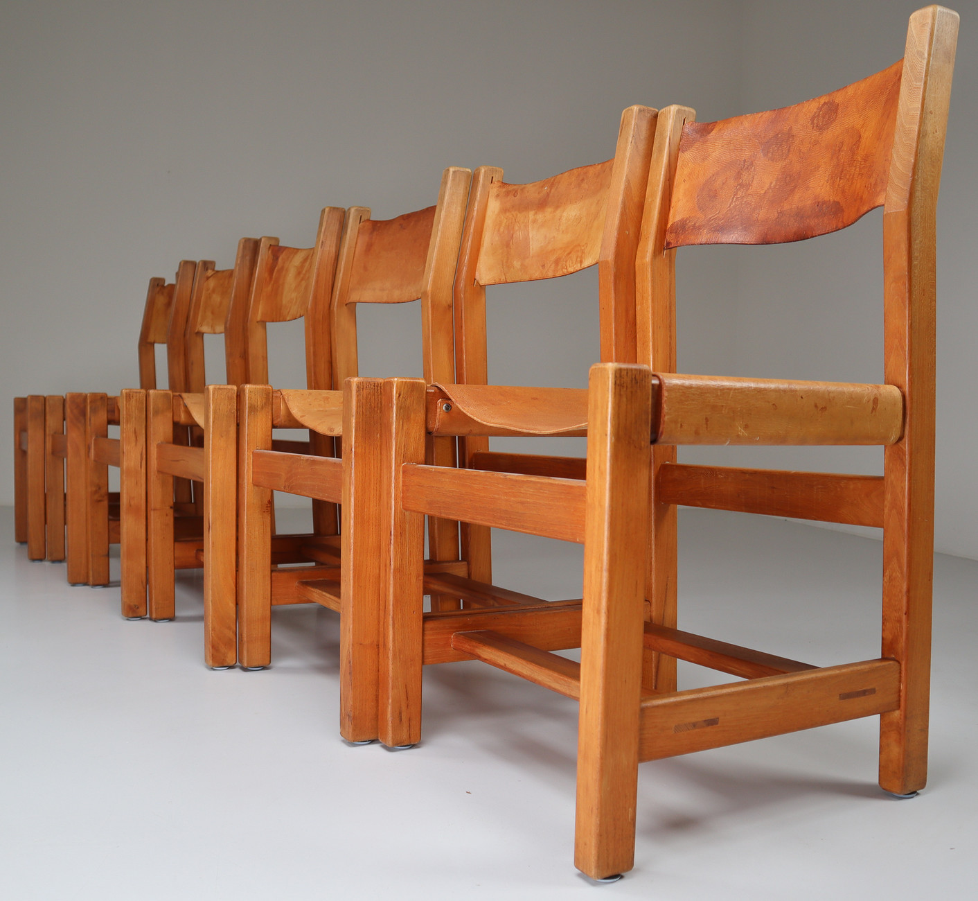 6x French Cognac Leather Chairs in Elm, 1960s Mid-20th century