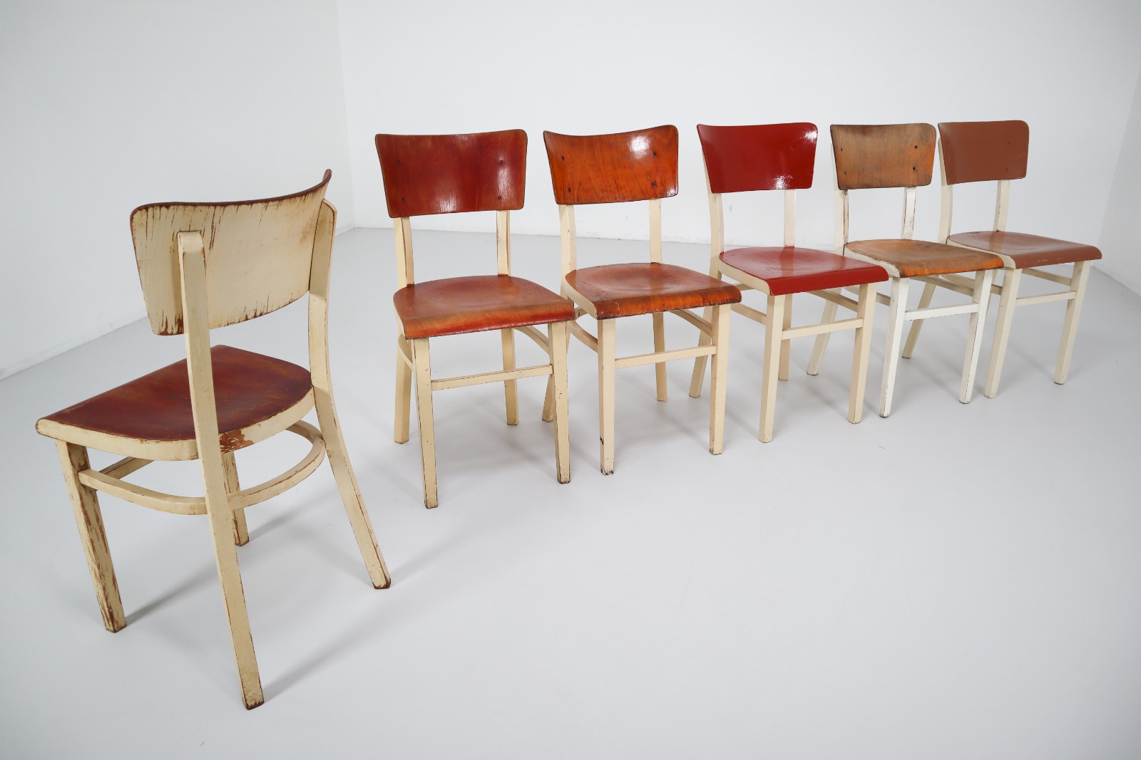 70 x Patinated Chairs in Wood CZ 1950s Mid-20th century