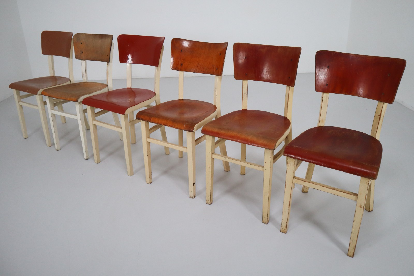 70 x Patinated Chairs in Wood CZ 1950s Mid-20th century