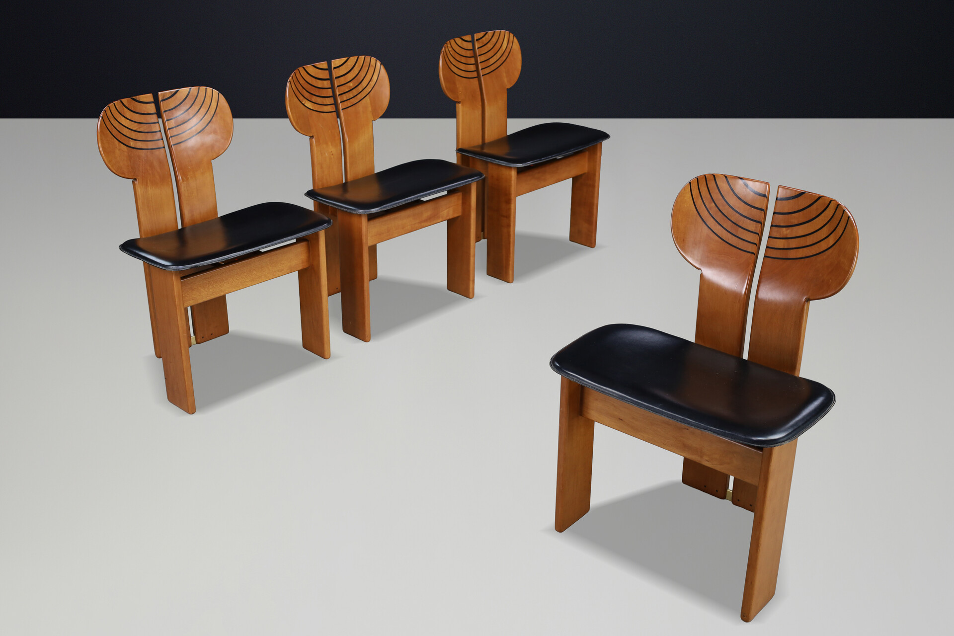 Afra & Tobia Scarpa ‘Africa’ Chairs for Maxalto, Walnut & Leather, Italy 1975 Late-20th century