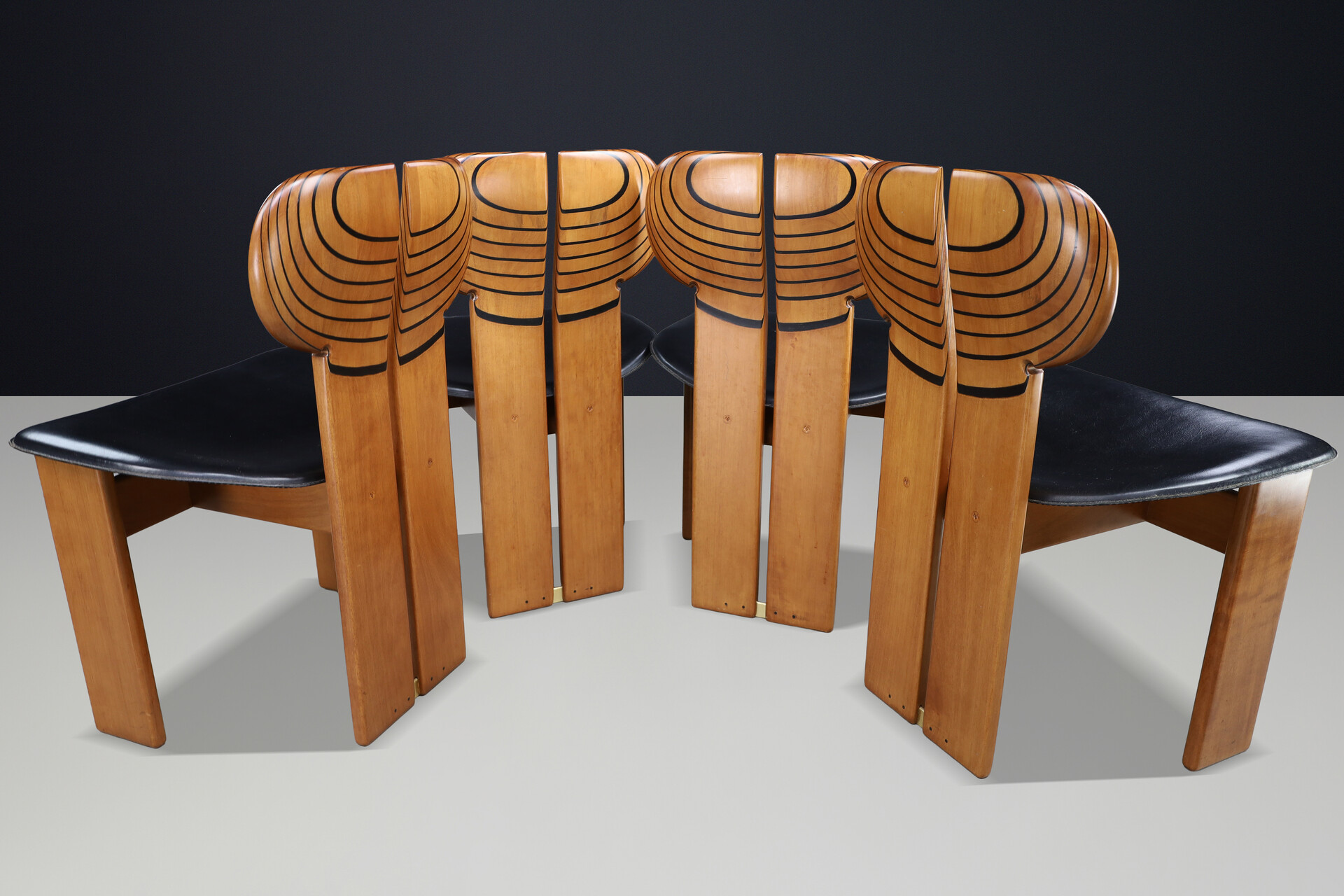 Afra & Tobia Scarpa ‘Africa’ Chairs for Maxalto, Walnut & Leather, Italy 1975 Late-20th century