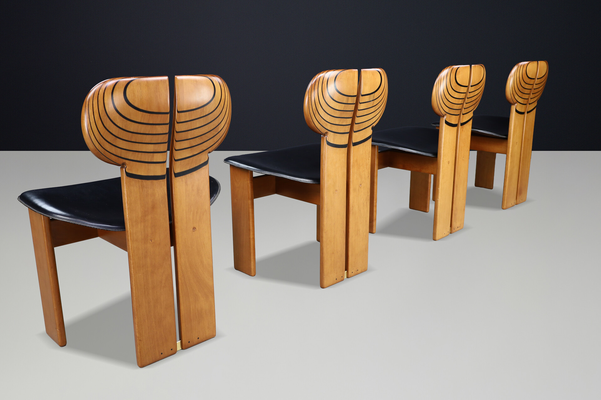 Afra & Tobia Scarpa ‘Africa’ Chairs for Maxalto, Walnut & Leather, Italy 1975 Late-20th century