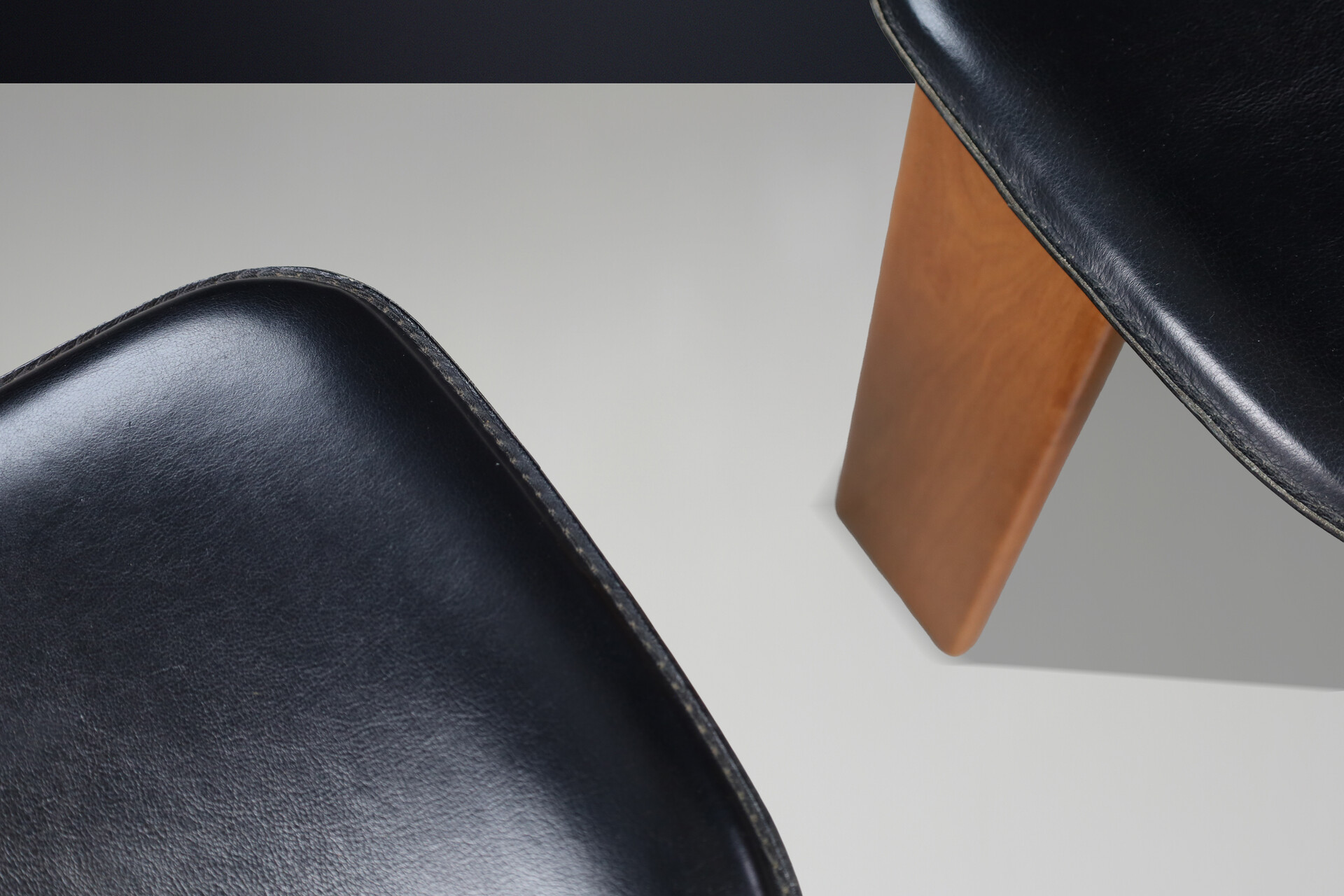 Afra & Tobia Scarpa ‘Africa’ Chairs for Maxalto, Walnut & Leather, Italy 1975 Late-20th century