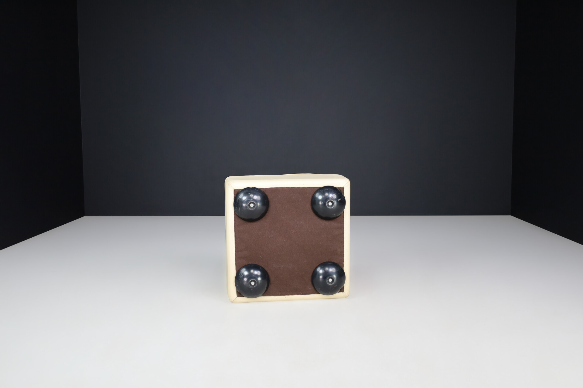 Ammannati & Vitelli For Rossi Di Albizzate Leather ottoman  Italy 1970s Late-20th century