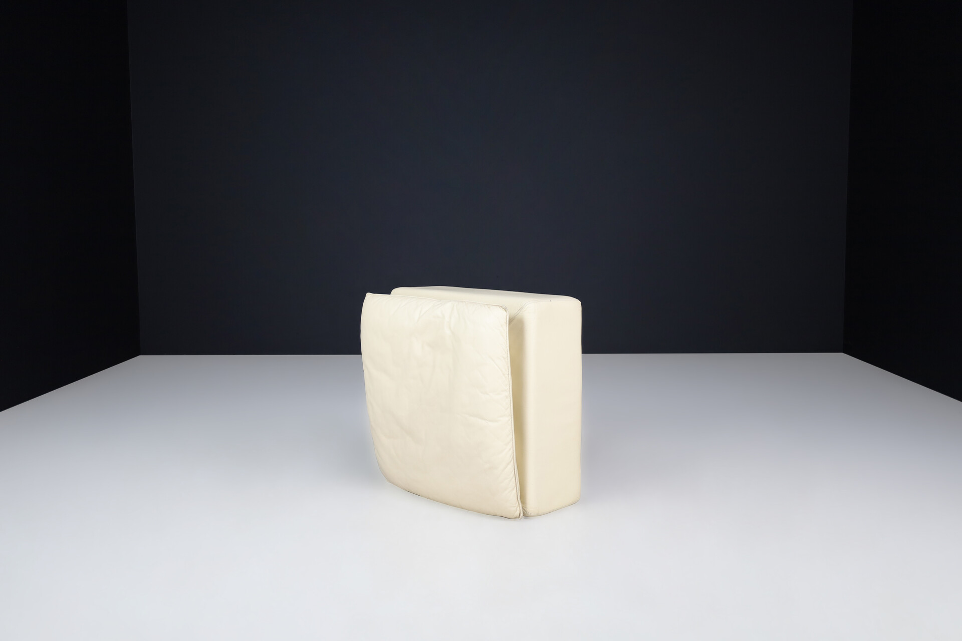 Ammannati & Vitelli For Rossi Di Albizzate Leather ottoman  Italy 1970s Late-20th century