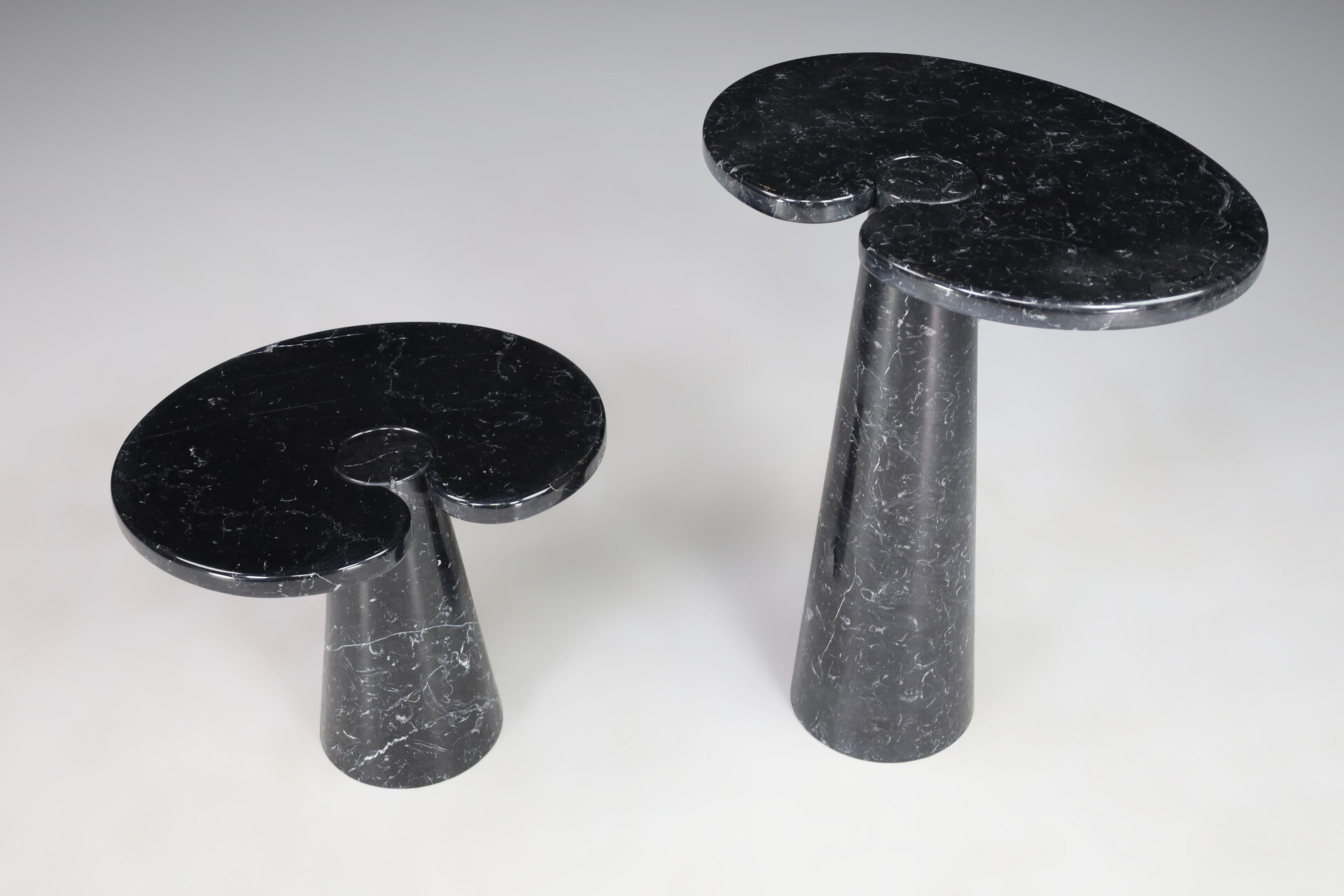Angelo Mangiarotti set of 2 Nero Marquina marble consoles for Skipper Italy 1970 Late-20th century