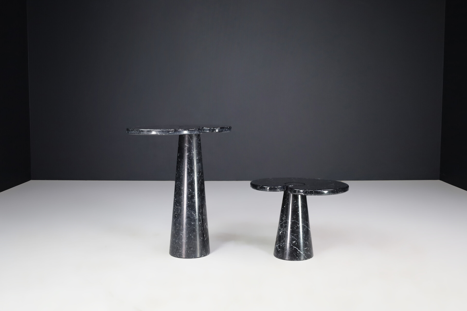 Angelo Mangiarotti set of 2 Nero Marquina marble consoles for Skipper Italy 1970 Late-20th century