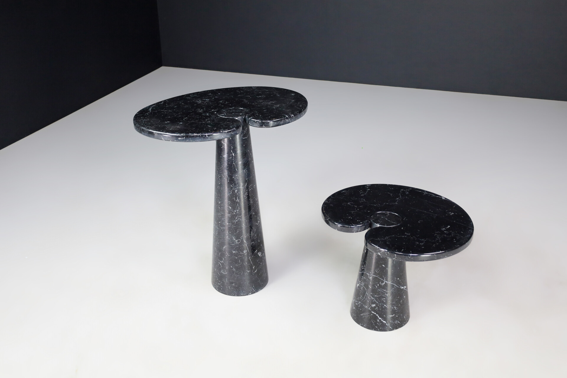 Angelo Mangiarotti set of 2 Nero Marquina marble consoles for Skipper Italy 1970 Late-20th century