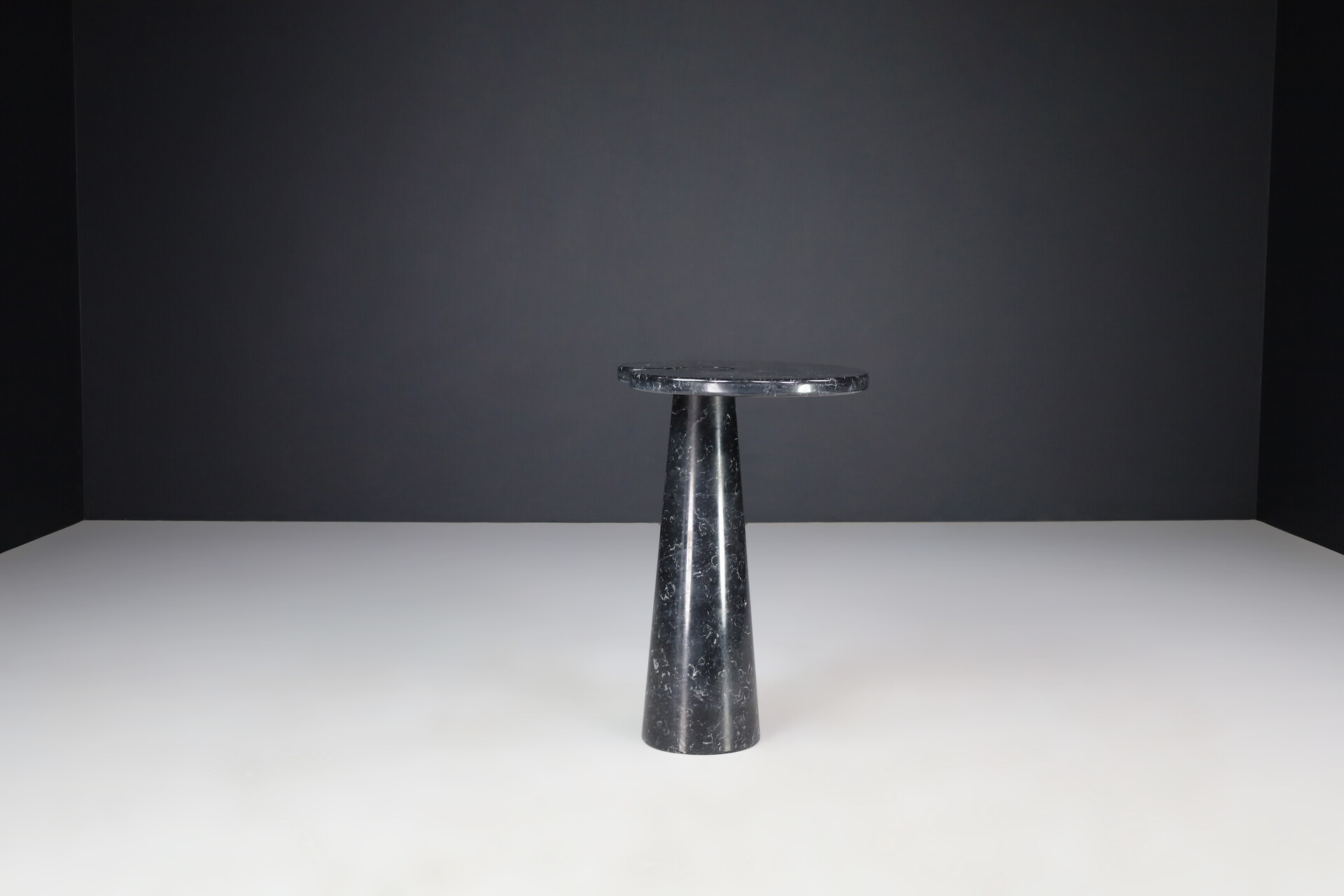 Angelo Mangiarotti set of 2 Nero Marquina marble consoles for Skipper Italy 1970 Late-20th century