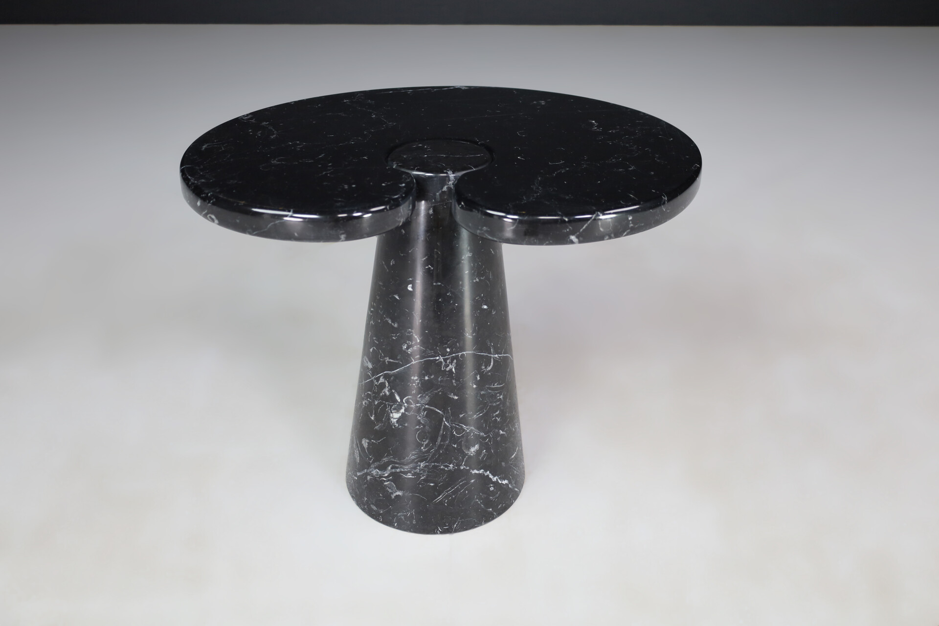 Angelo Mangiarotti set of 2 Nero Marquina marble consoles for Skipper Italy 1970 Late-20th century