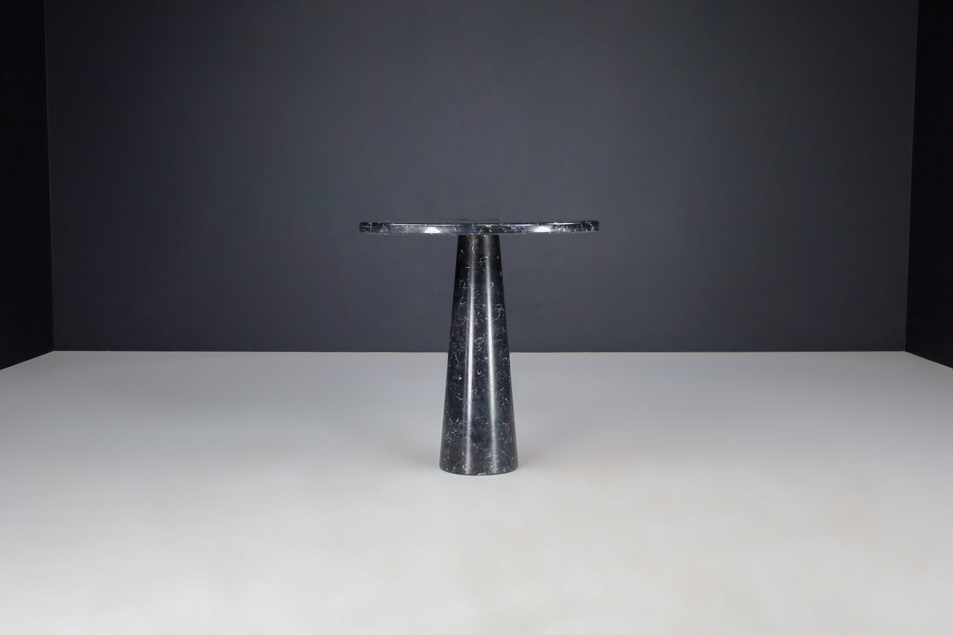 Angelo Mangiarotti set of 2 Nero Marquina marble consoles for Skipper Italy 1970 Late-20th century