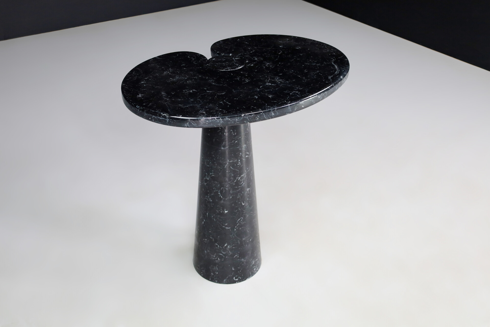 Angelo Mangiarotti set of 2 Nero Marquina marble consoles for Skipper Italy 1970 Late-20th century