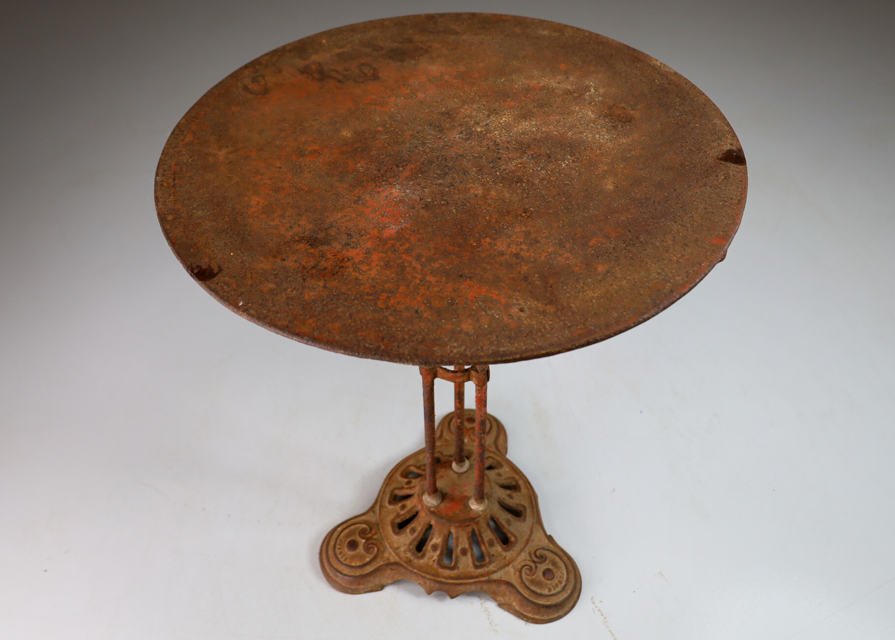 Antique brocante bistro / garden table in iron France 1920s 20th century