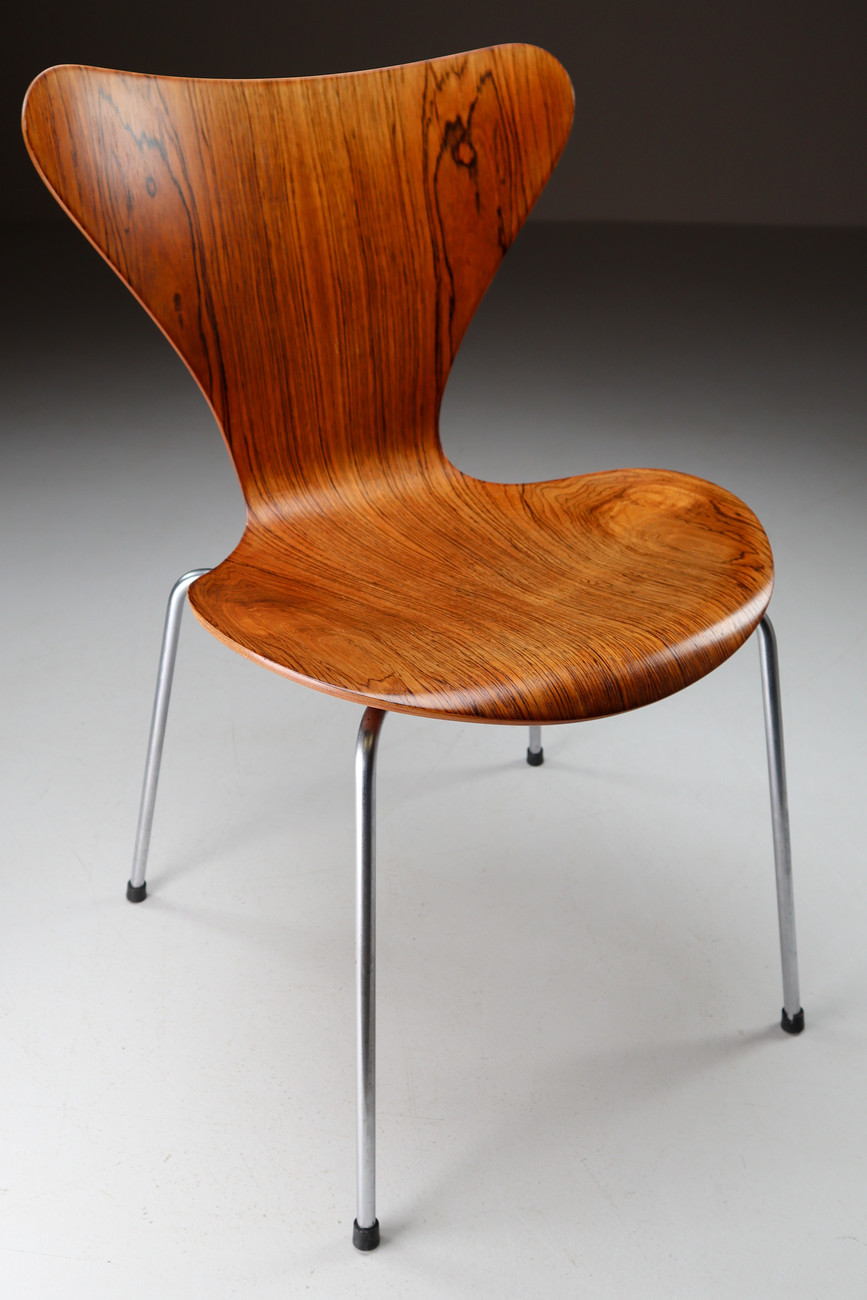 Arne Jacobsen Chairs by Fritz Hansen in Rosewood, Model 3107, circa 1960s Mid-20th century