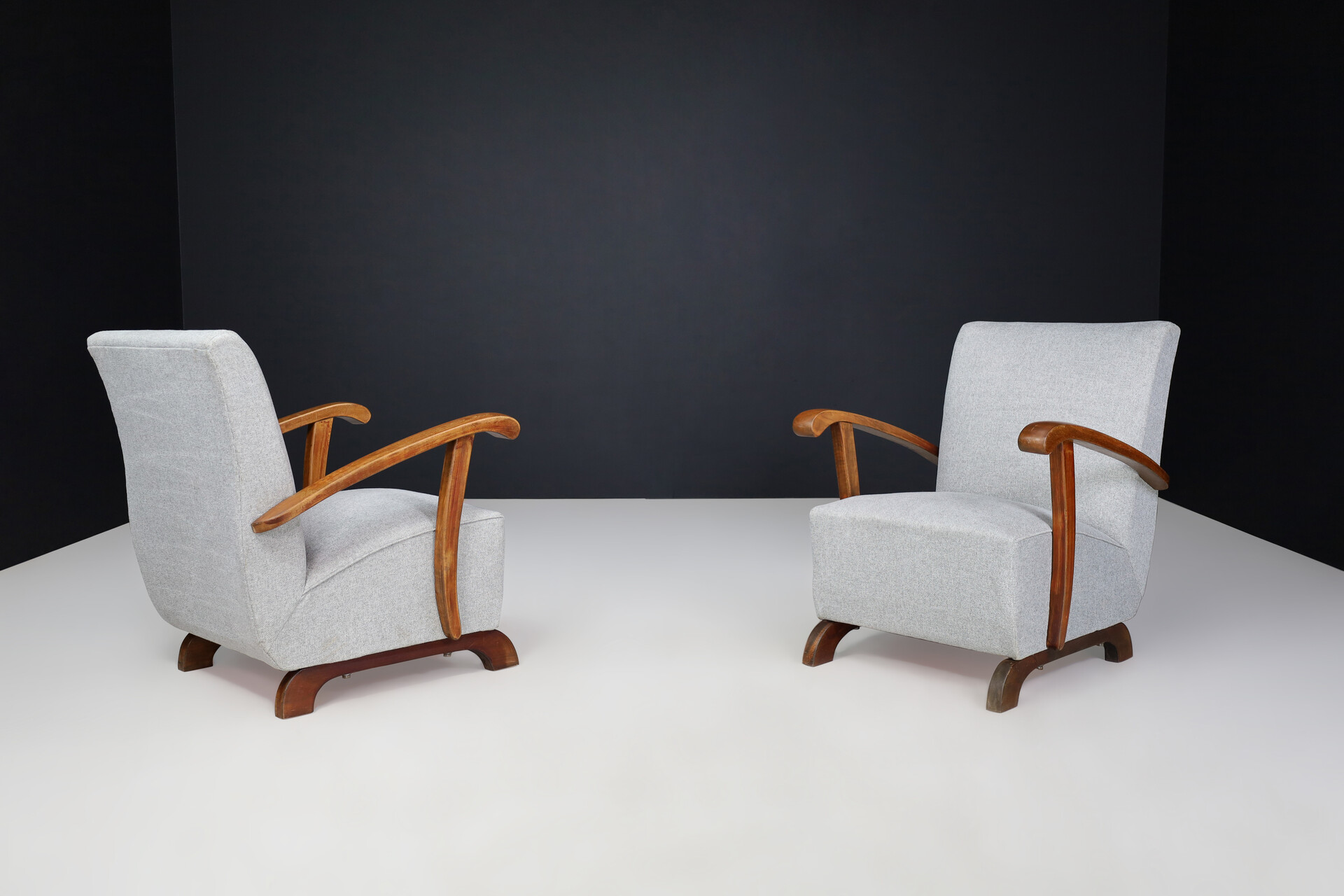 Art deco arm chair with newly upholstered Fabric Praque 1930s Mid-20th century