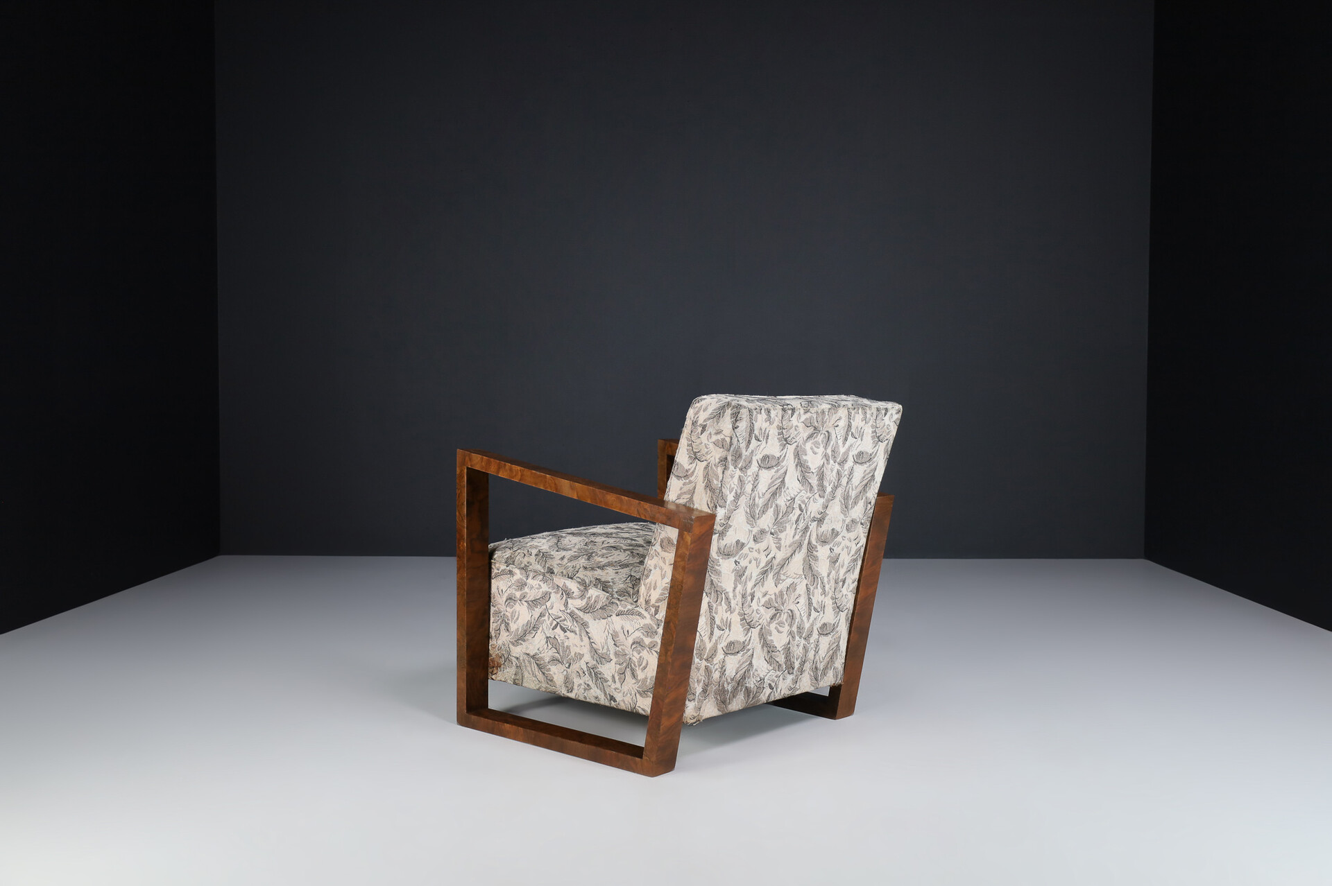 Art Deco Armchairs / lounge chairs in Walnut with original upholstery , Italy 1930s Early-20th century