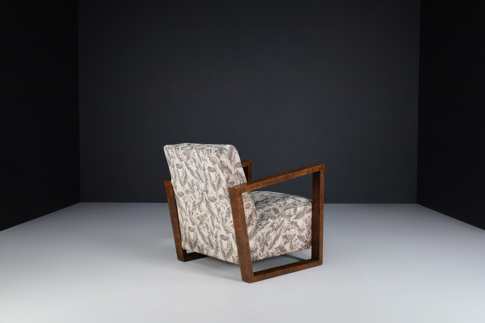 Art Deco Armchairs / lounge chairs in Walnut with original upholstery , Italy 1930s Early-20th century