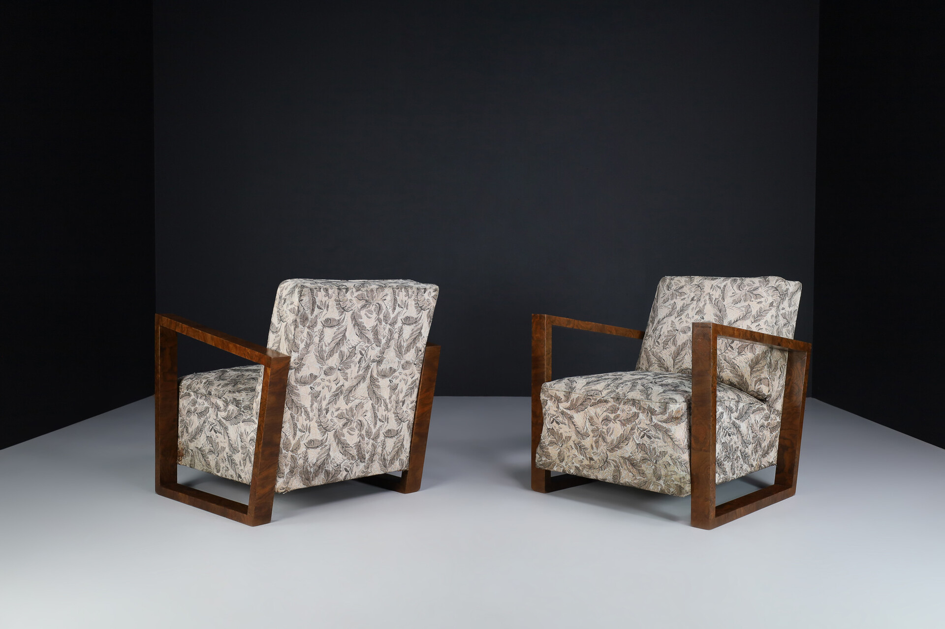 Art Deco Armchairs / lounge chairs in Walnut with original upholstery , Italy 1930s Early-20th century