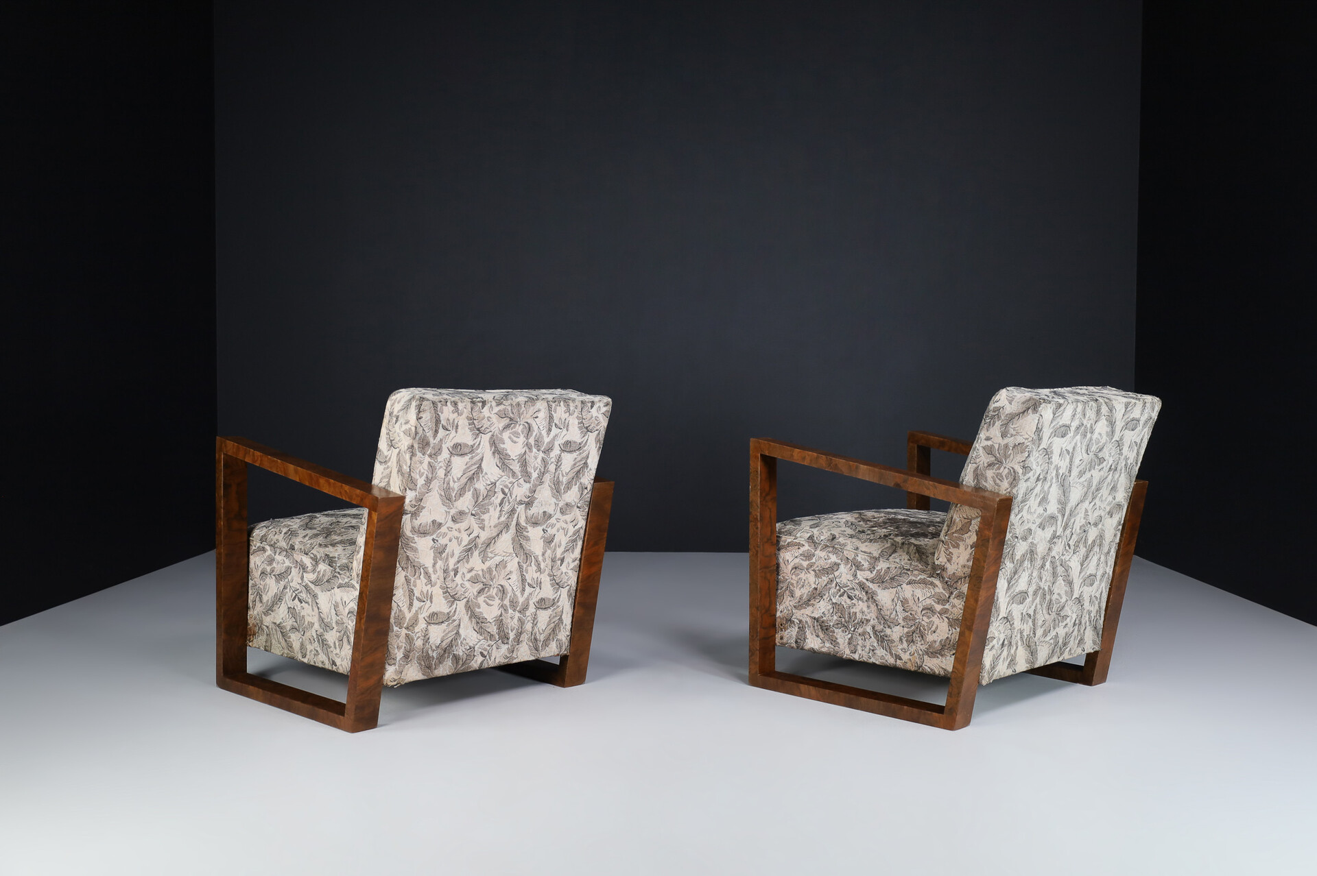 Art Deco Armchairs / lounge chairs in Walnut with original upholstery , Italy 1930s Early-20th century