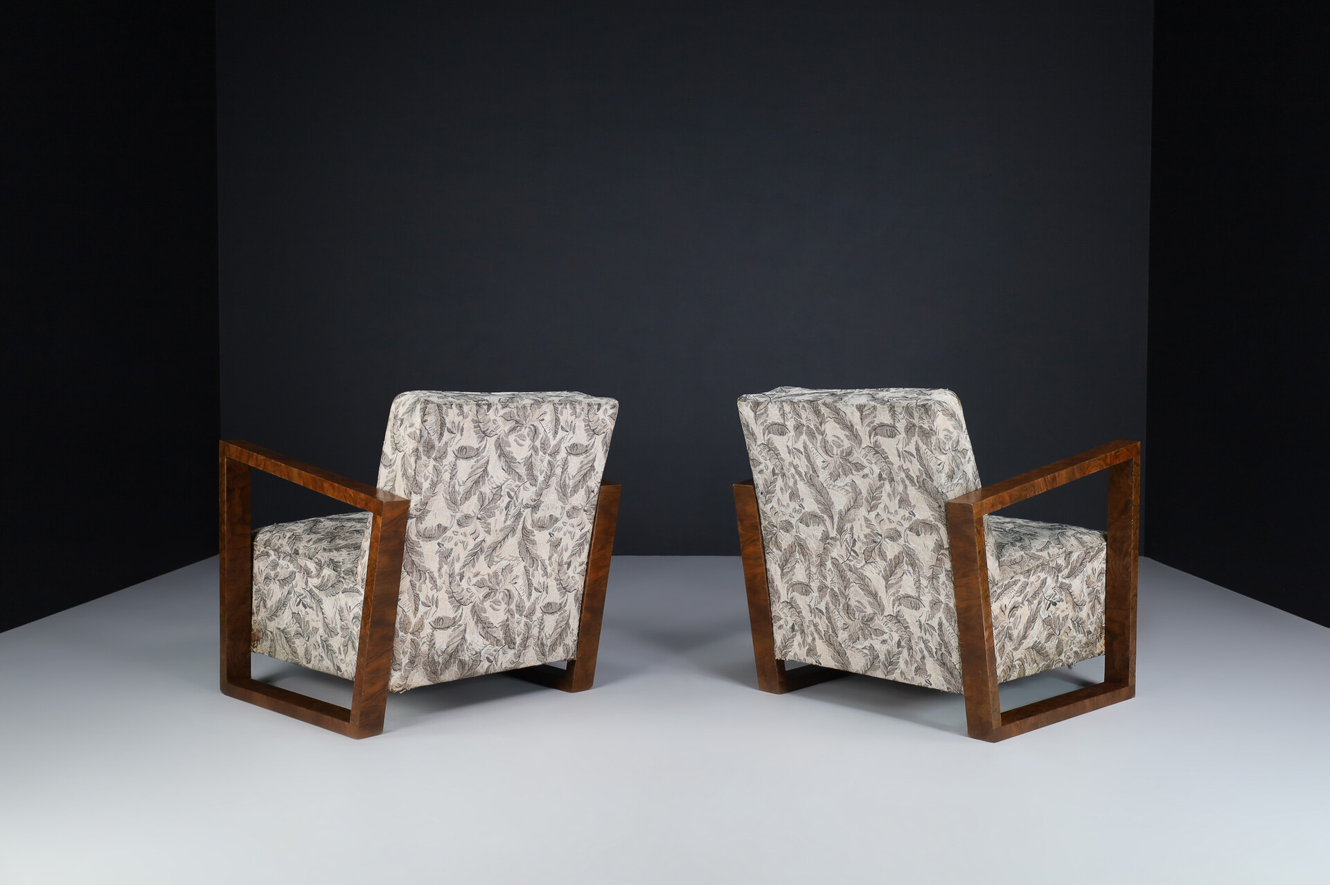 Art Deco Armchairs / lounge chairs in Walnut with original upholstery , Italy 1930s Early-20th century