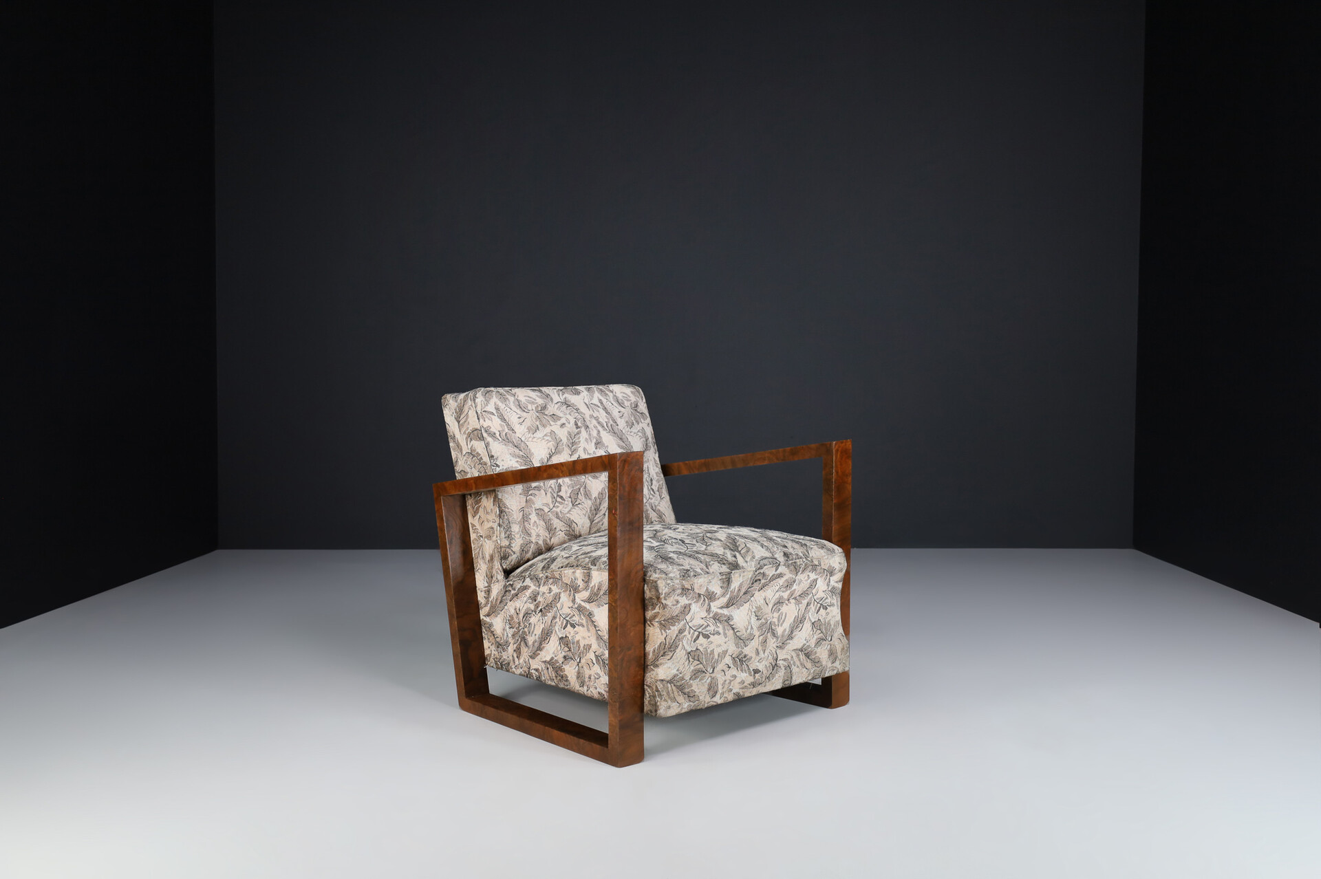 Art Deco Armchairs / lounge chairs in Walnut with original upholstery , Italy 1930s Early-20th century