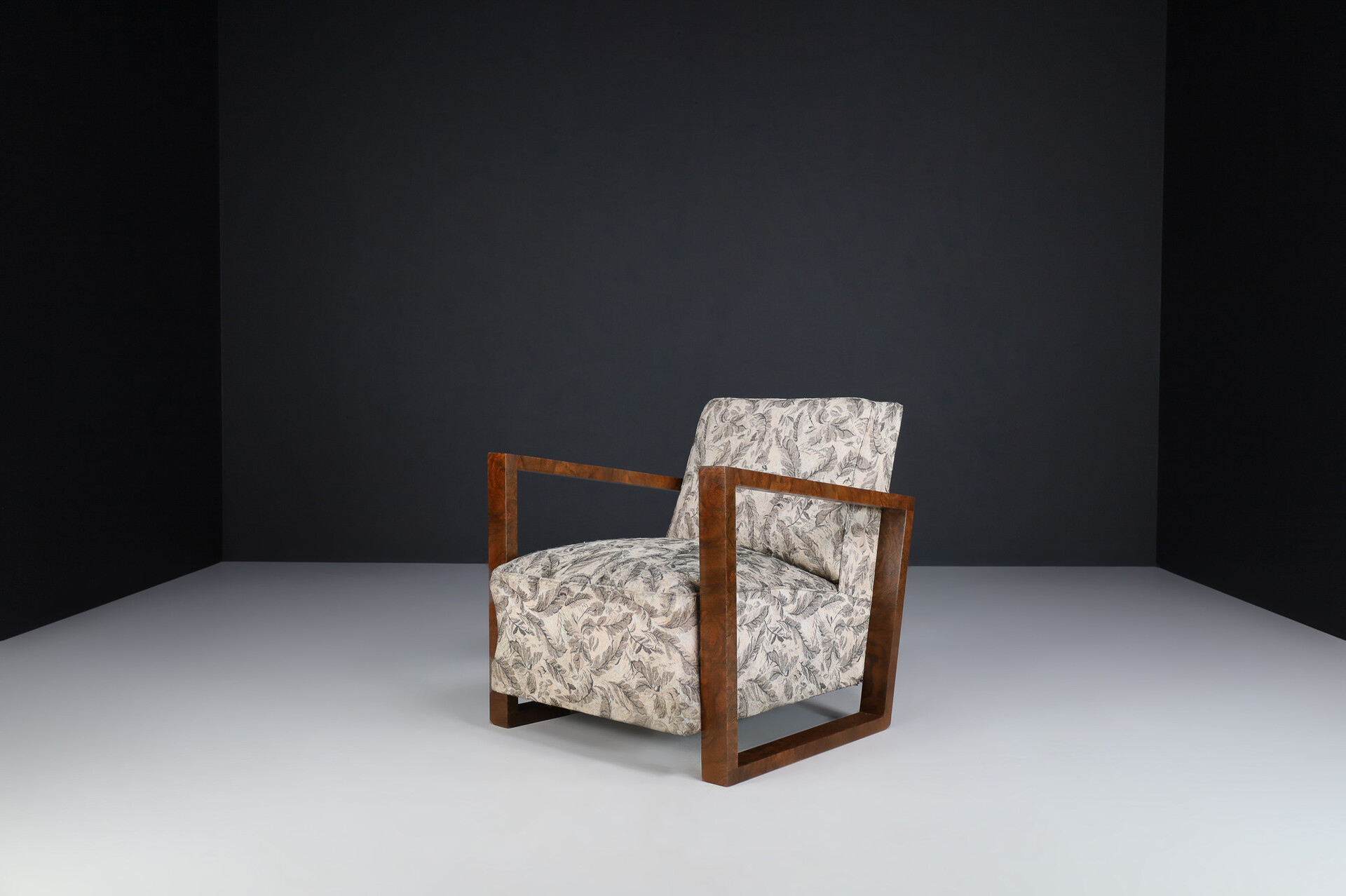 Art Deco Armchairs / lounge chairs in Walnut with original upholstery , Italy 1930s Early-20th century