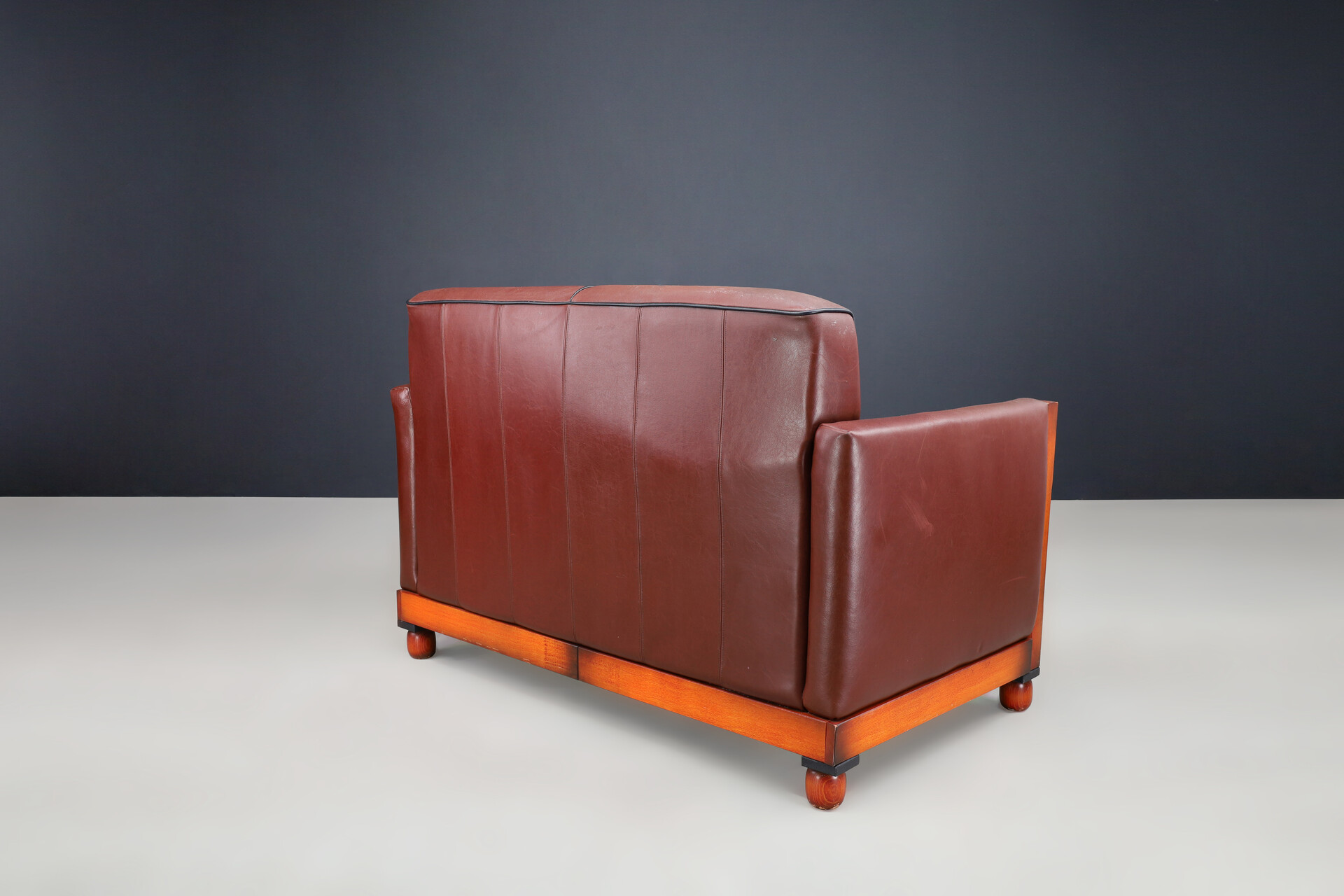 Art deco leather and walnut sofa, The Netherlands 1940s Mid-20th century