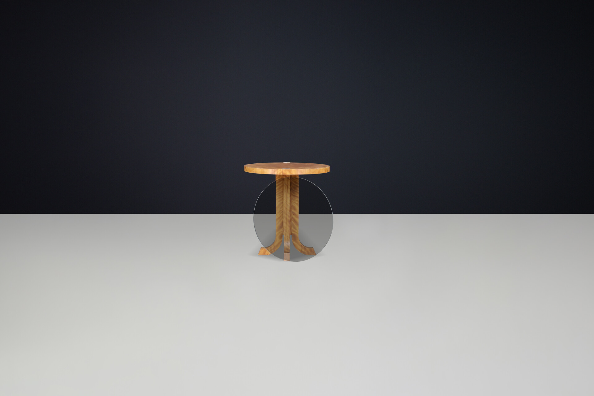 Art deco round side table in birch, Praque 1930s Early-20th century