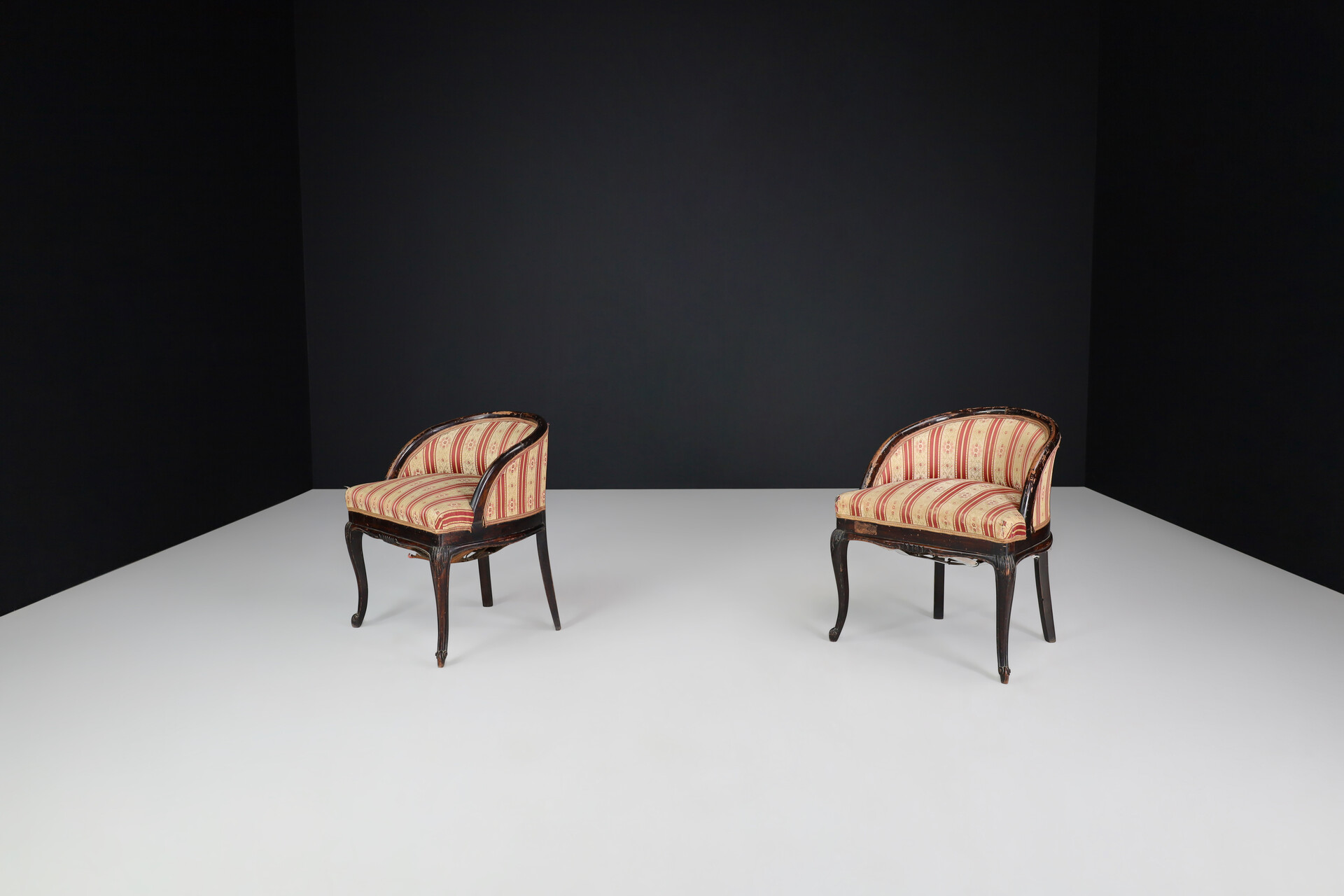 Baroque Small Venetian side chairs in original upholstery, Italy 1950s Mid-20th century