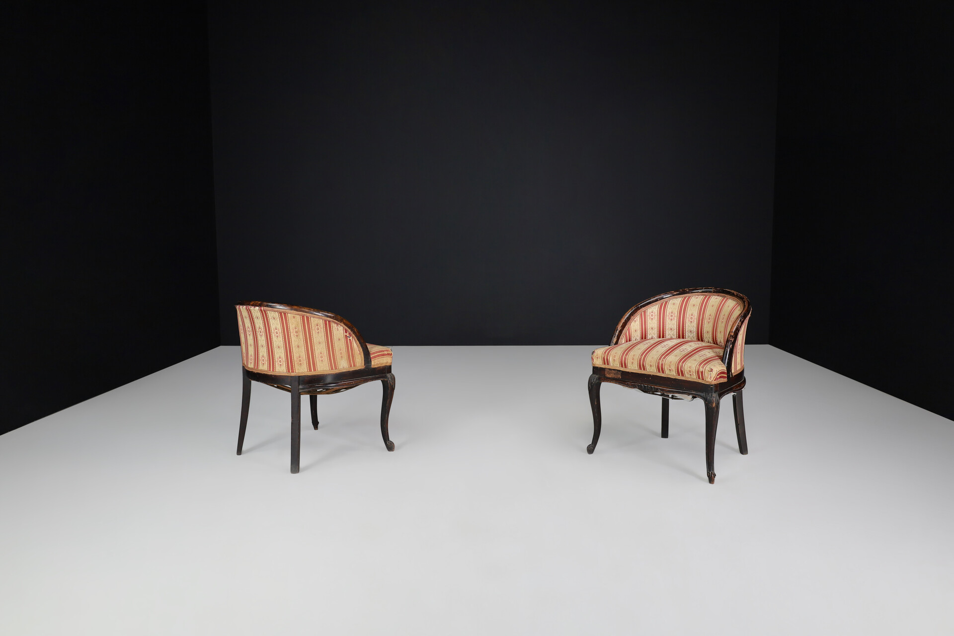 Baroque Small Venetian side chairs in original upholstery, Italy 1950s Mid-20th century