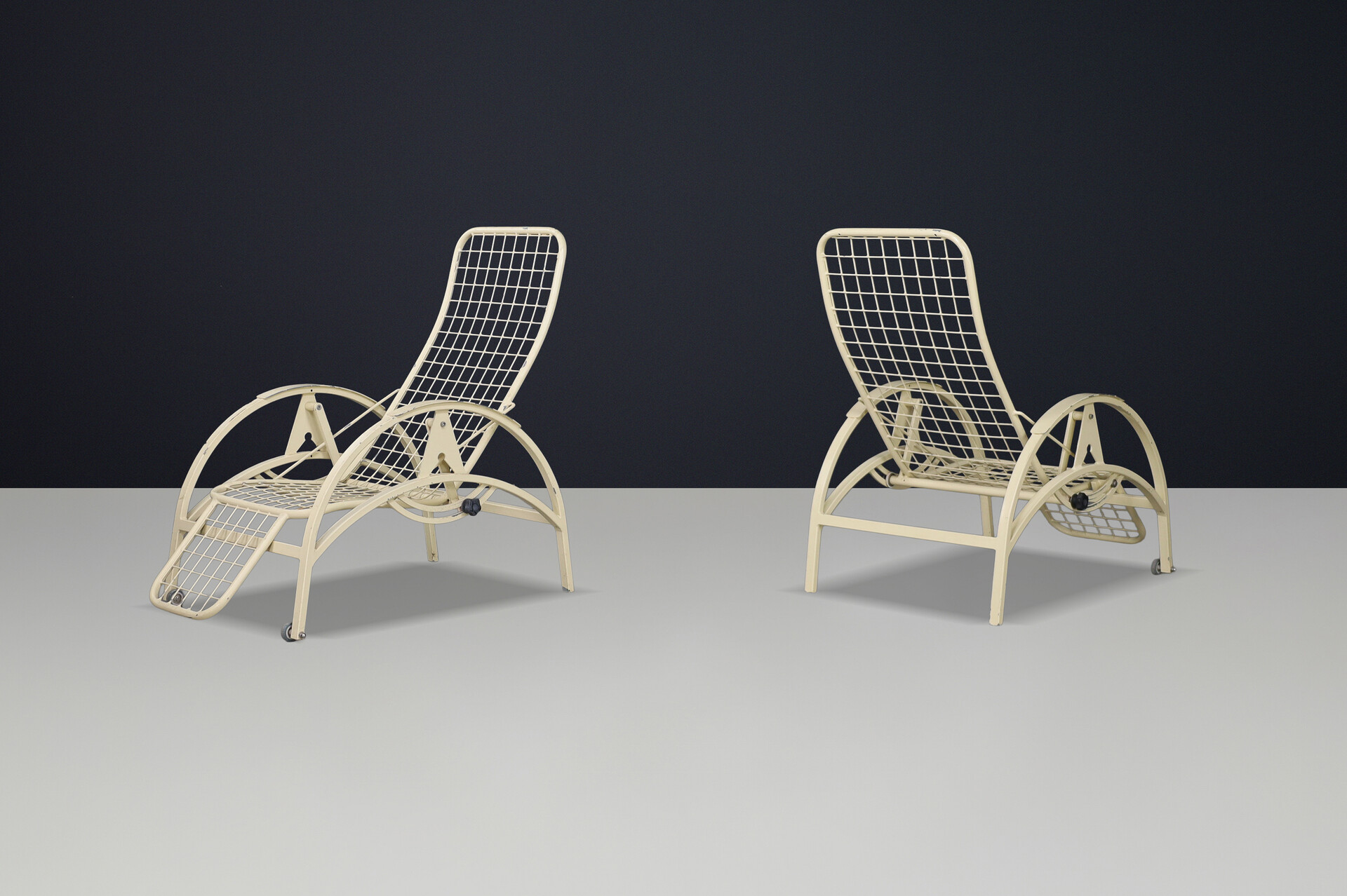 Bauhaus Adjustable patio Lounge chairs in patinated iron , Germany 1930s Early-20th century