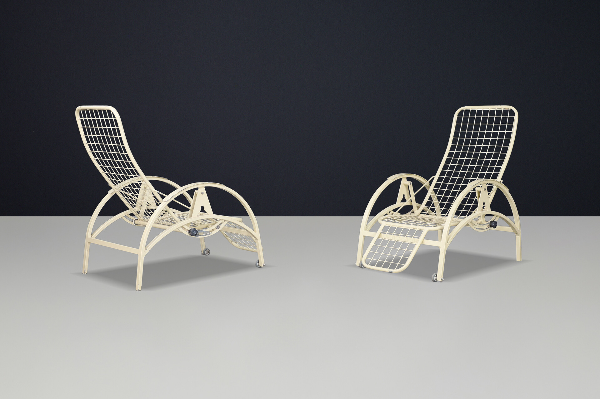 Bauhaus Adjustable patio Lounge chairs in patinated iron , Germany 1930s Early-20th century