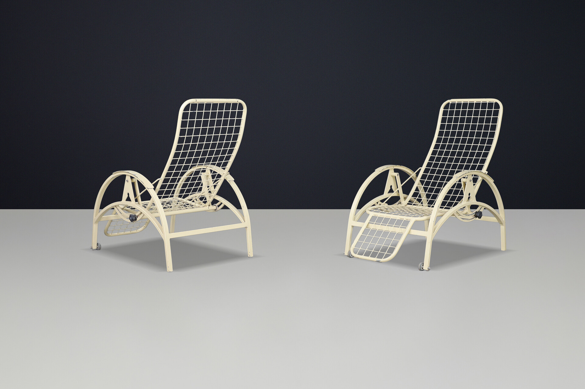 Bauhaus Adjustable patio Lounge chairs in patinated iron , Germany 1930s Early-20th century