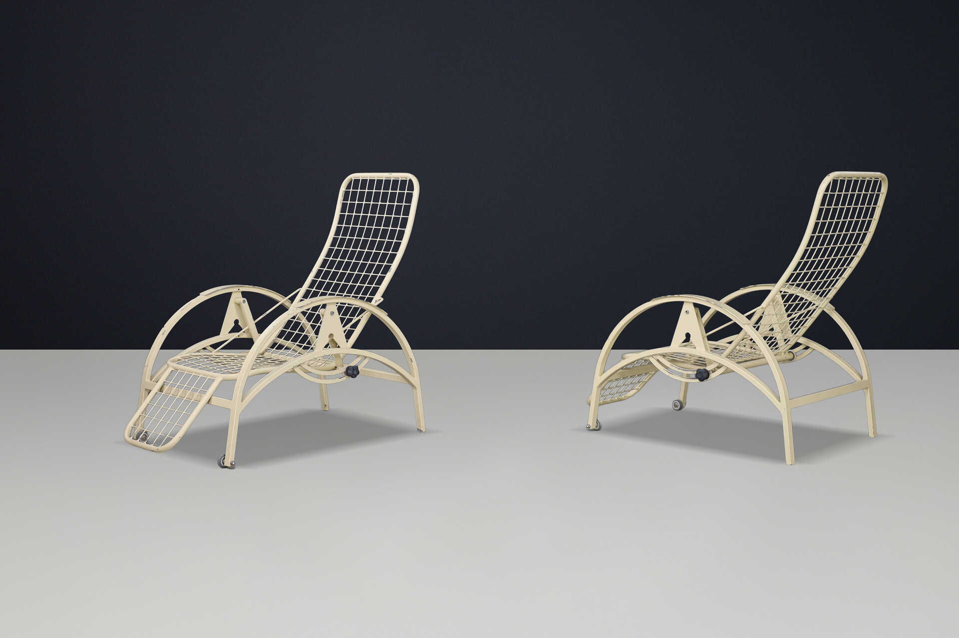Bauhaus Adjustable patio Lounge chairs in patinated iron , Germany 1930s Early-20th century